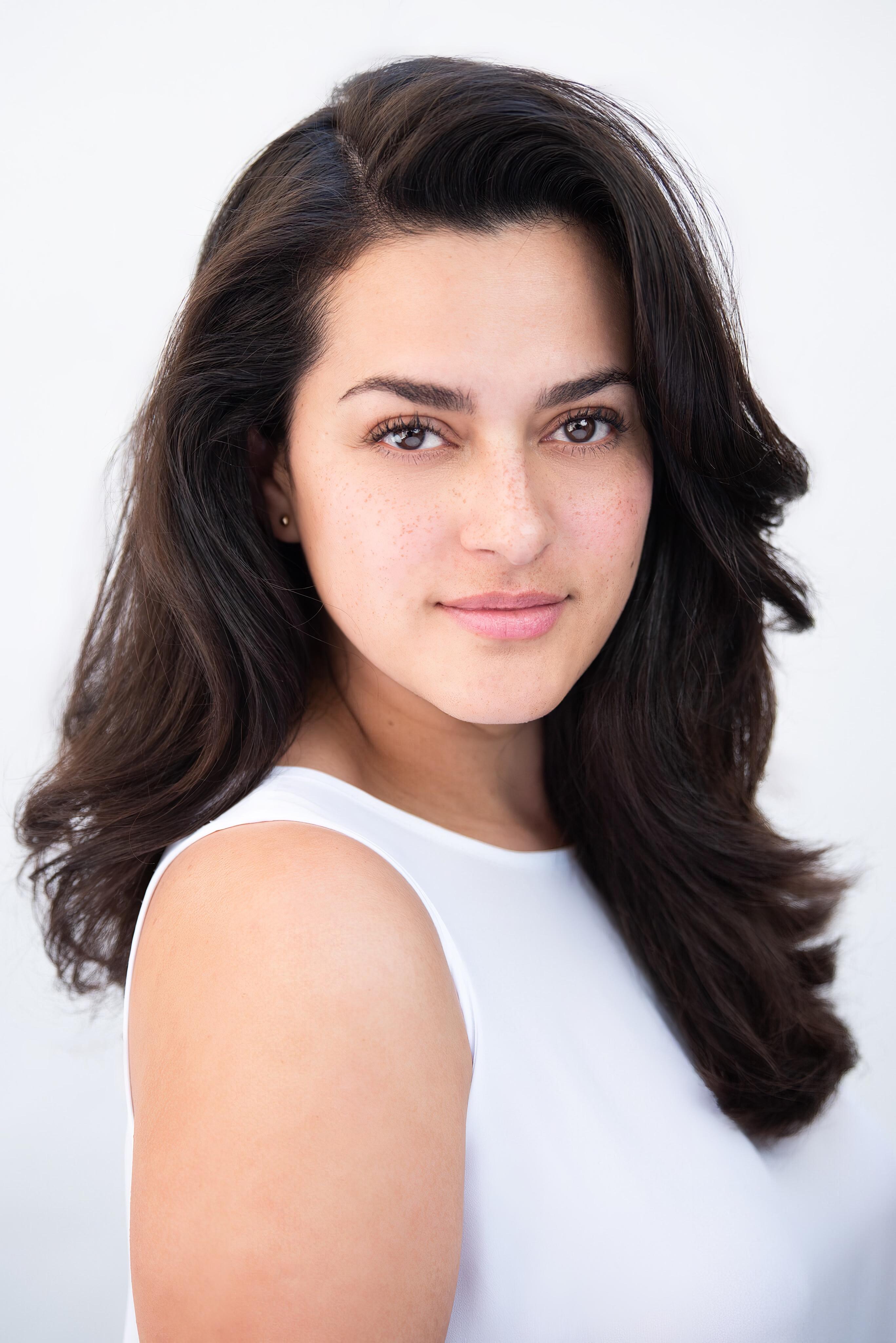 actor Diana Elizabeth Torres large photo