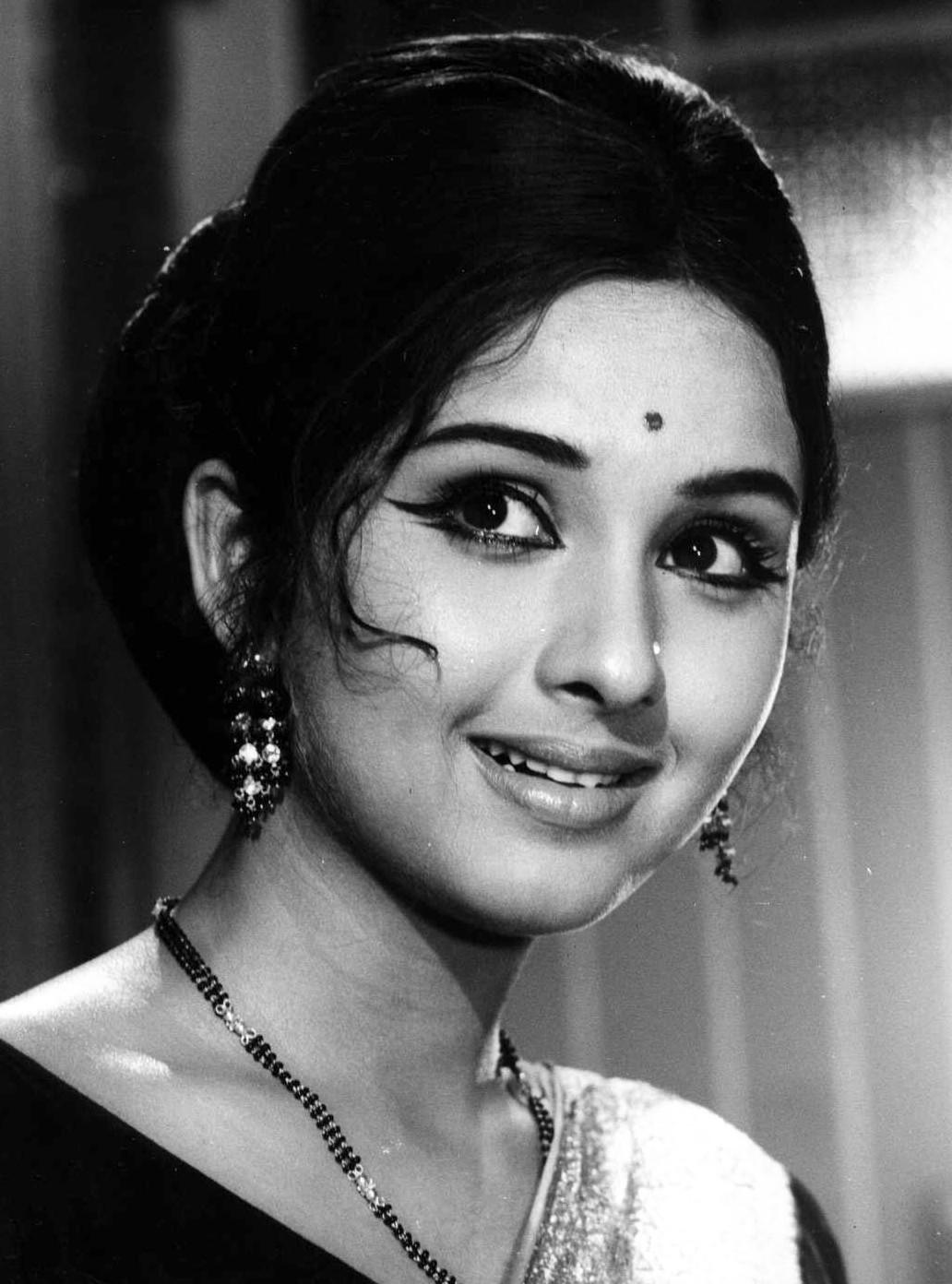 actor Leena Chandavarkar large photo