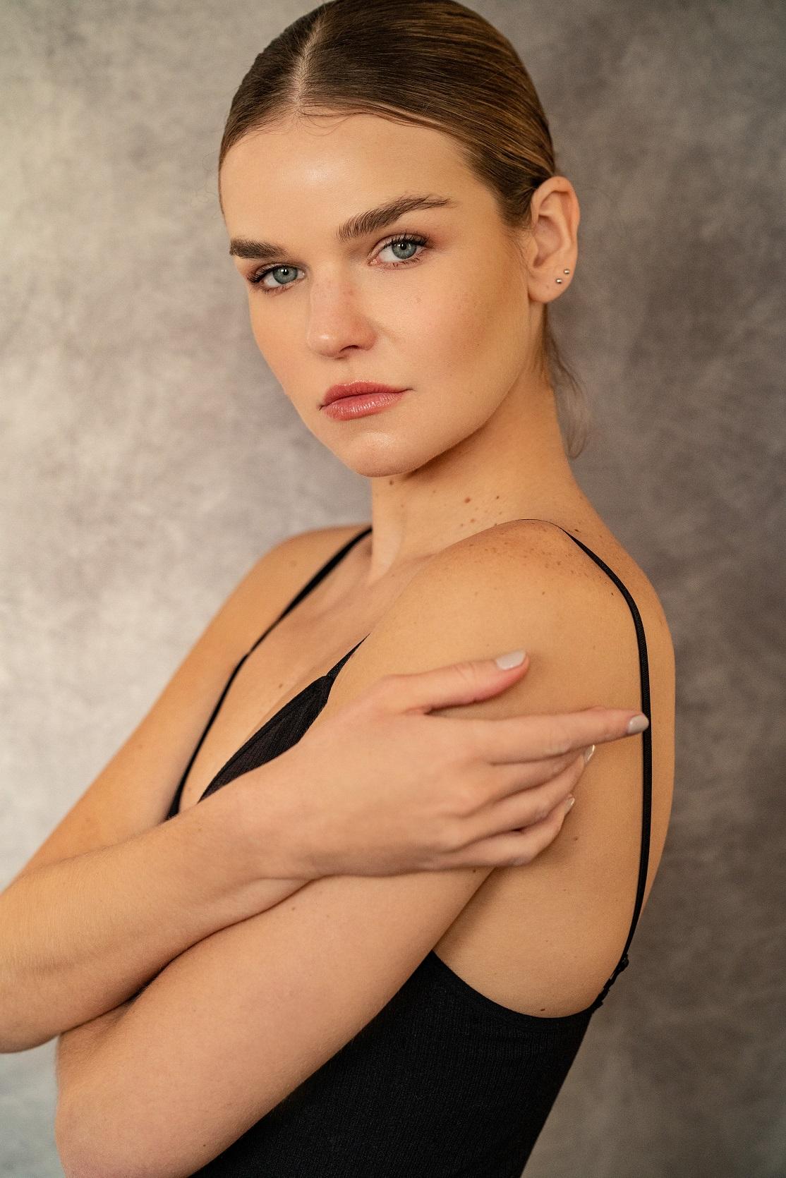 actor Gaile Butvilaite large photo