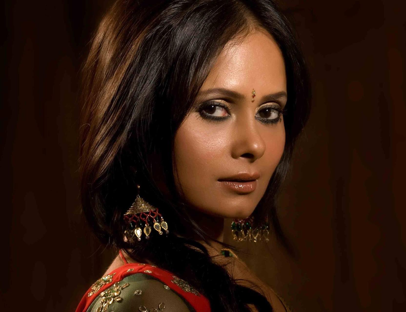 actor Sadiya Siddiqui large photo