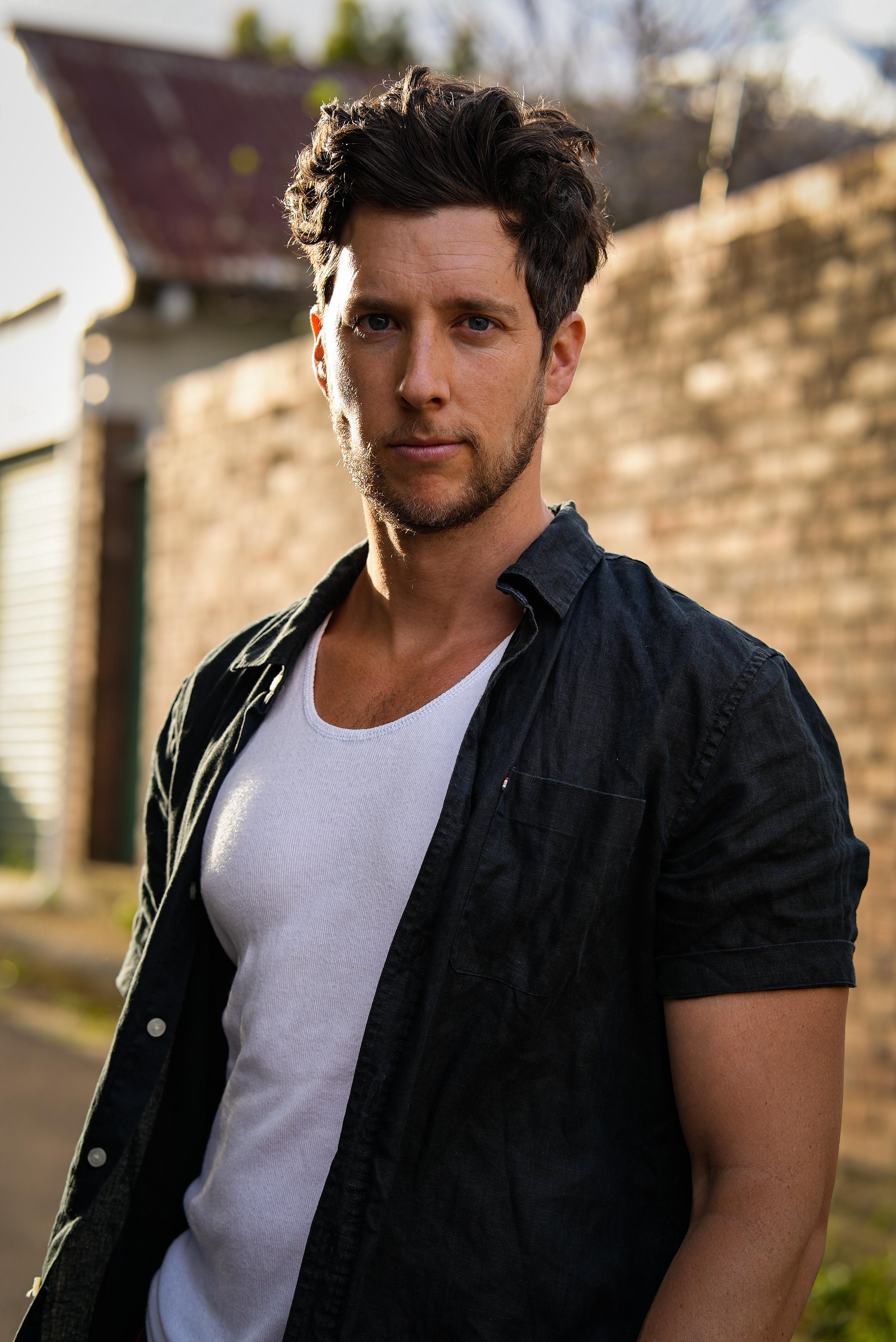 actor Michael Grocholsky large photo