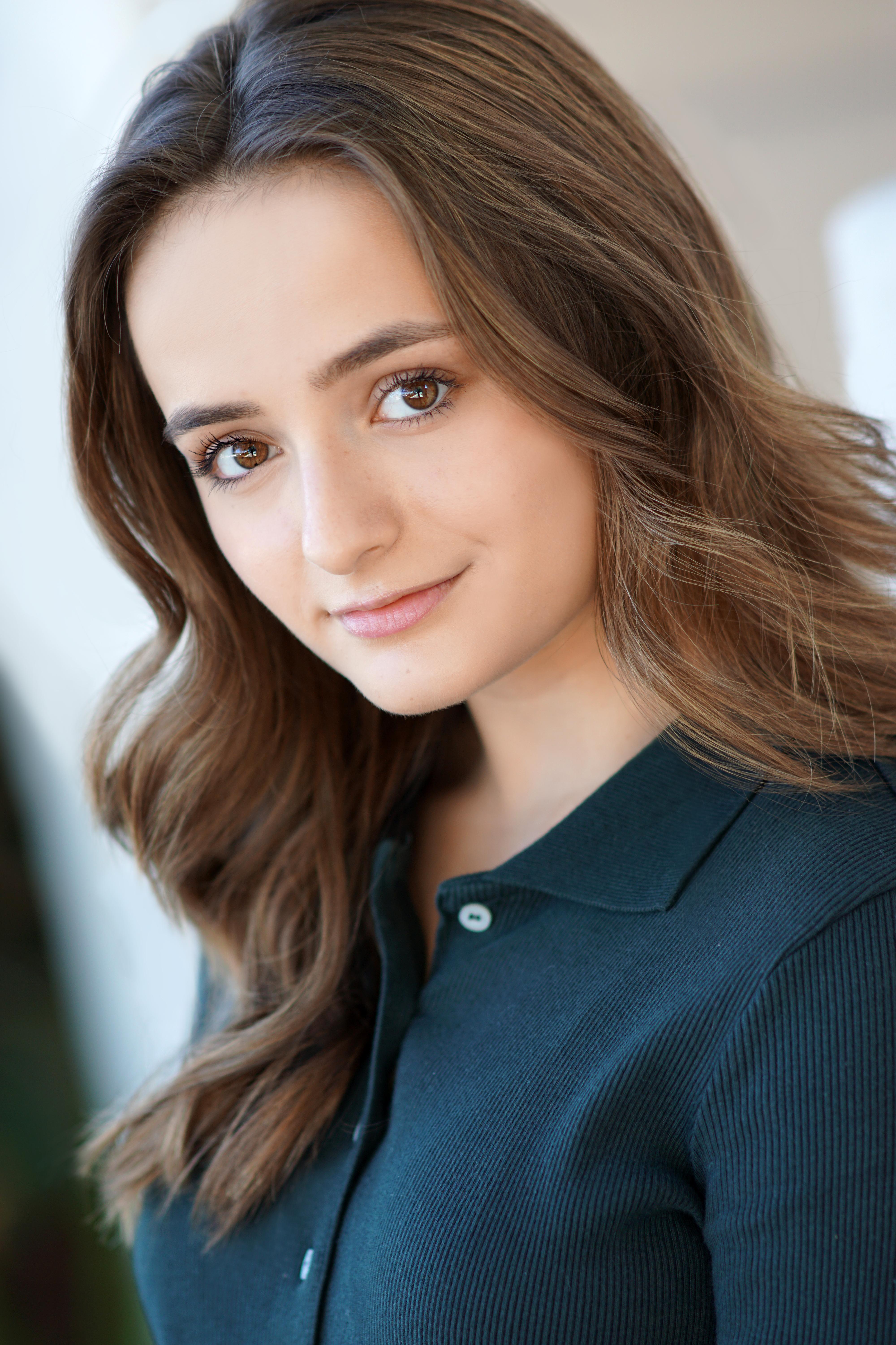 actor Kelly Sweeney large photo