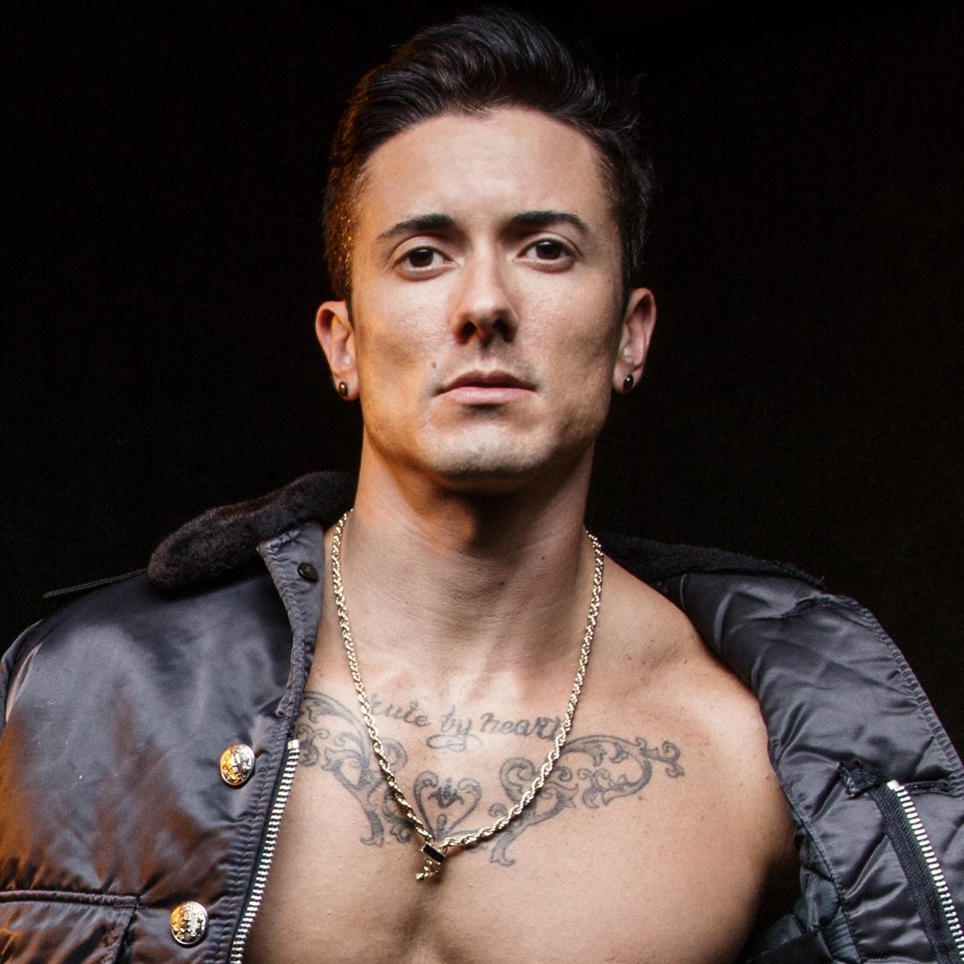 actor Derek Jameson large photo