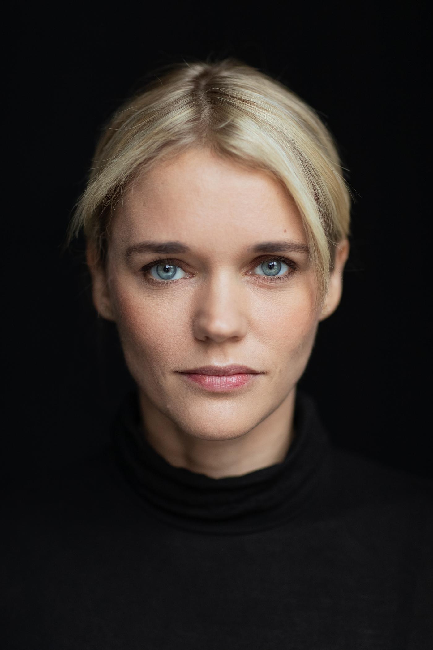 actor Sarah Elena Koch large photo