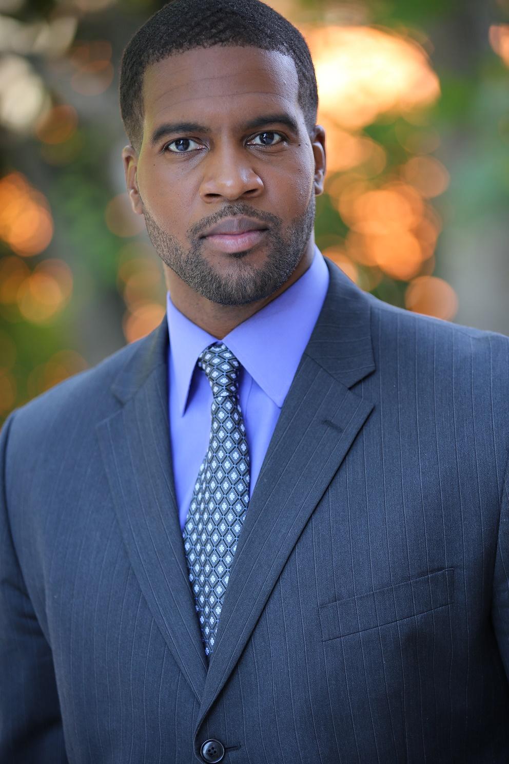 actor Aaron Wiggins large photo