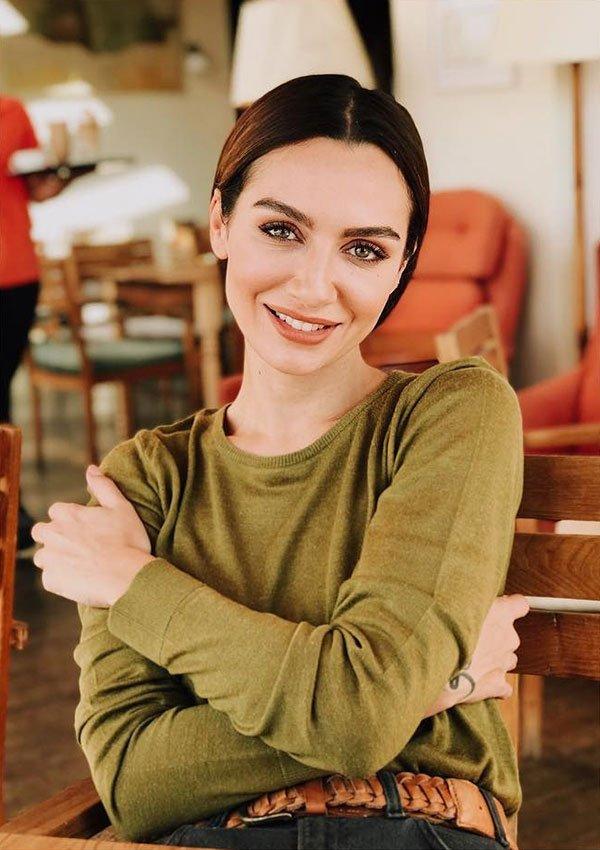 actor Birce Akalay large photo