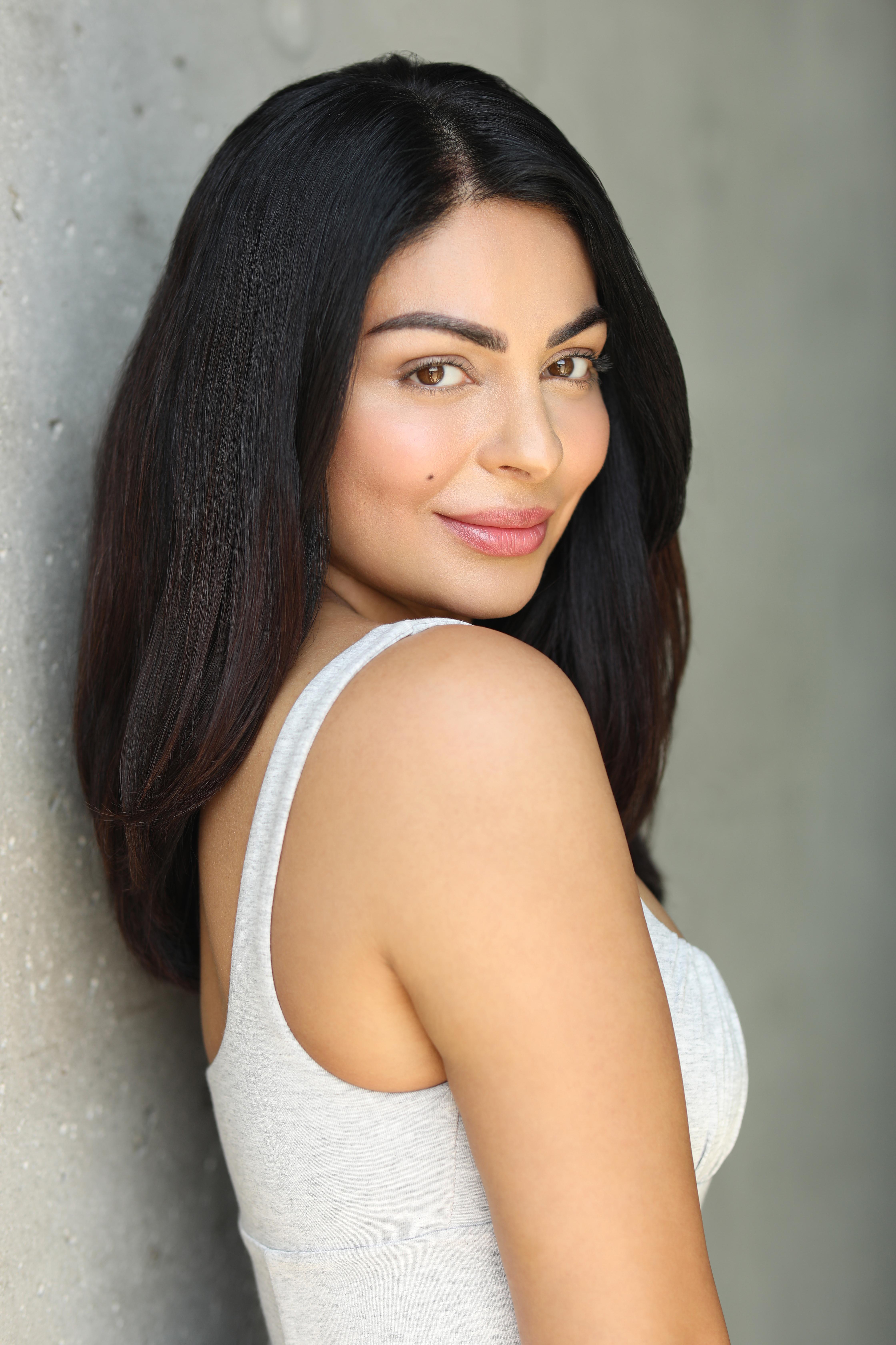 actor Neeru Bajwa large photo