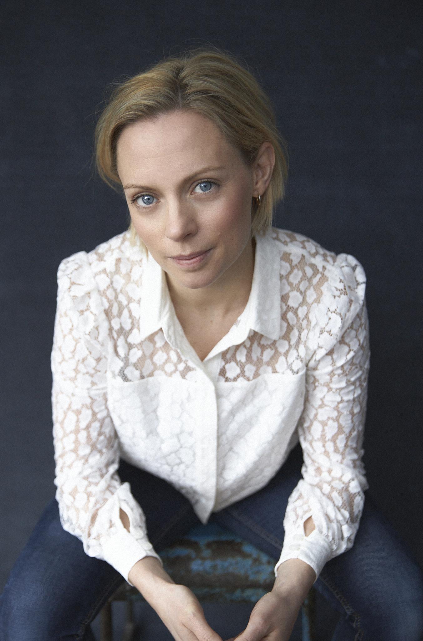 actor Lucy Phelps large photo