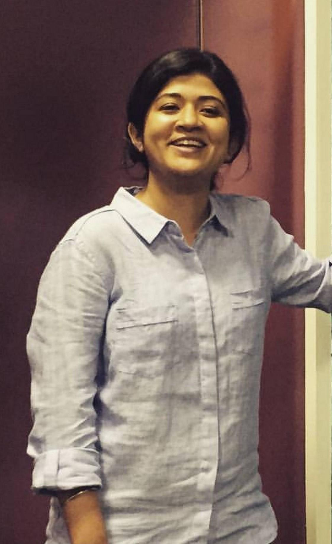 actor Nidhi Bisht large photo