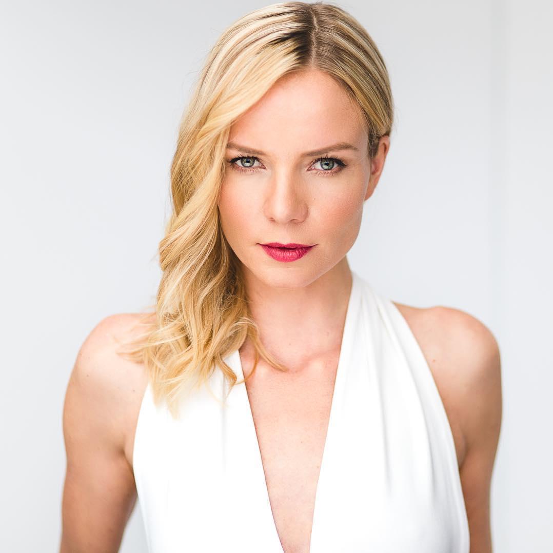 actor Josephine Buettner large photo