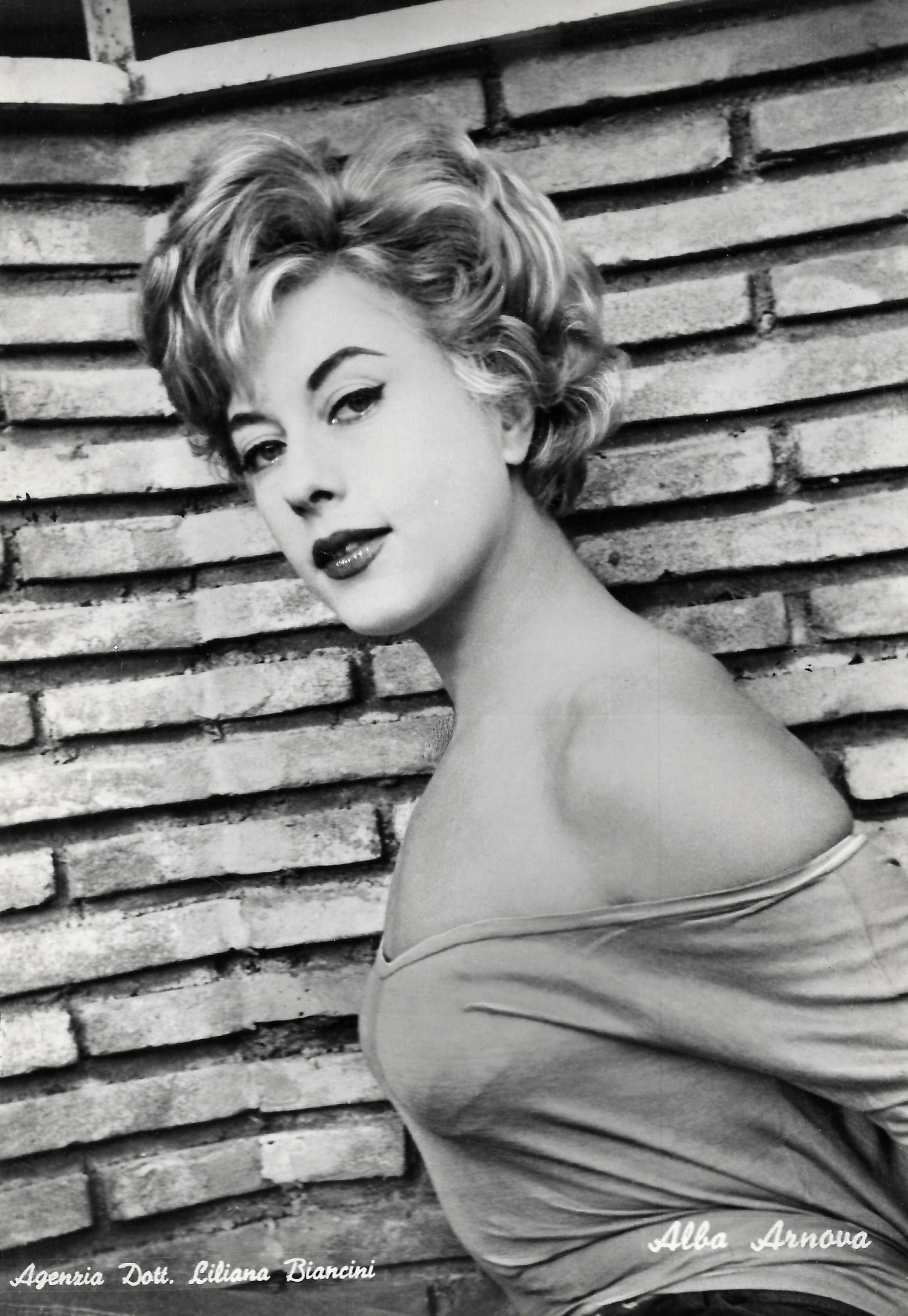 actor Alba Arnova large photo