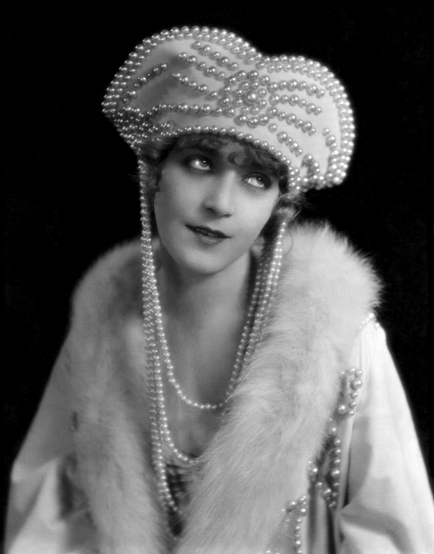 actor Vilma Bánky large photo