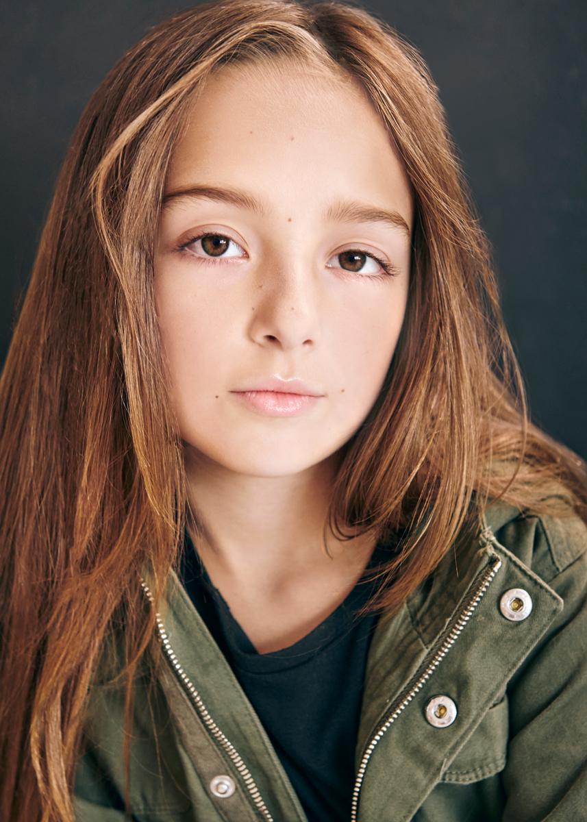 actor Sophia VanDette large photo