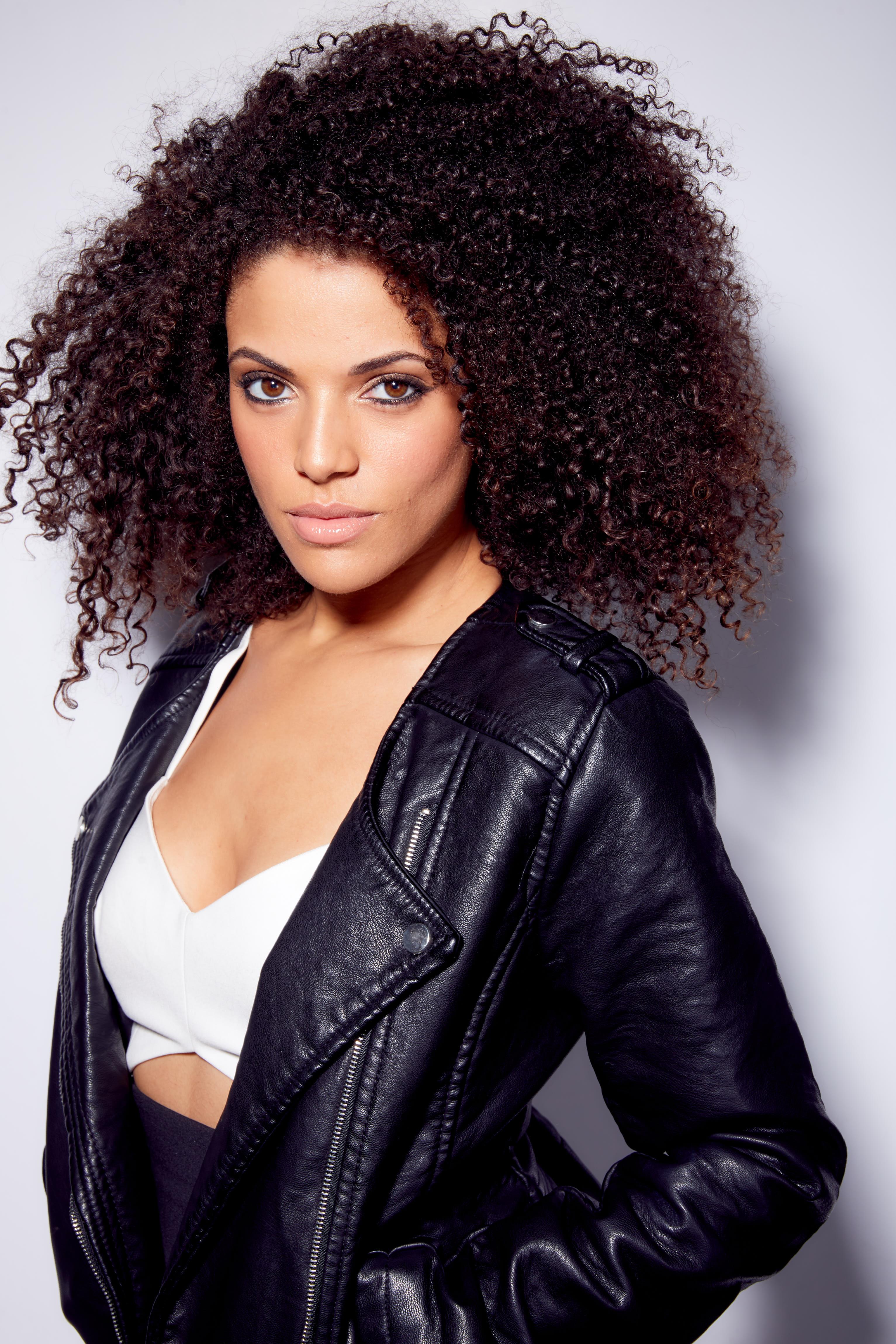 actor Kellie Aponte large photo