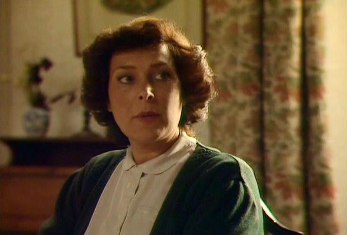 actor Lynda Bellingham large photo