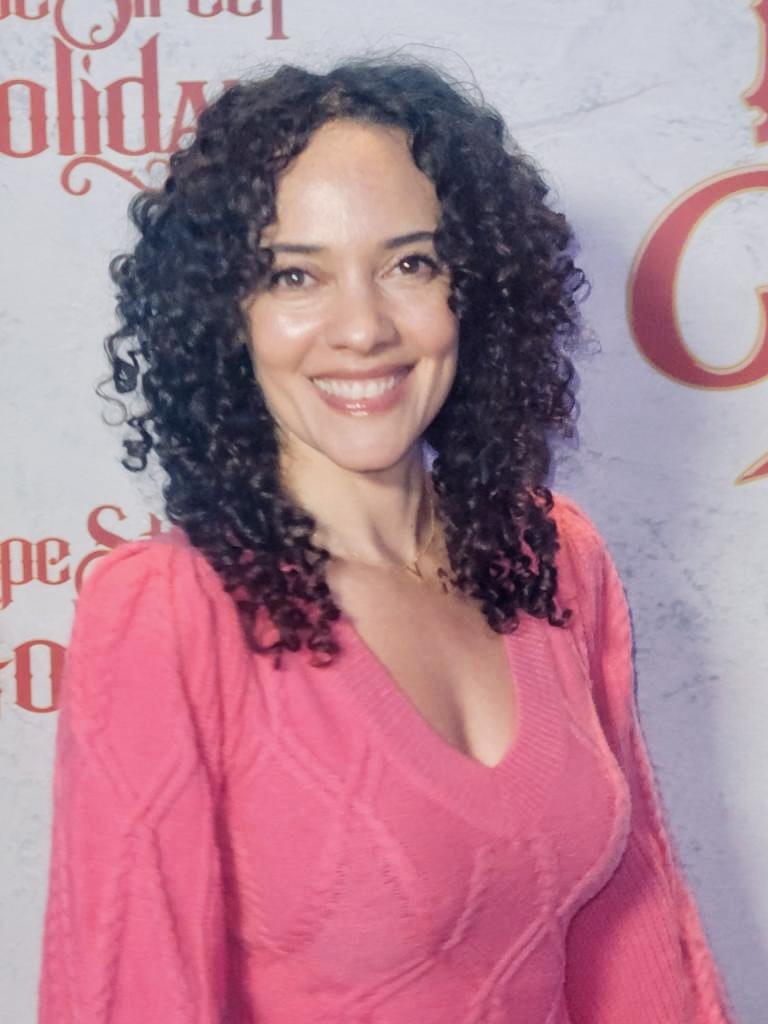 actor Victoria Savage large photo