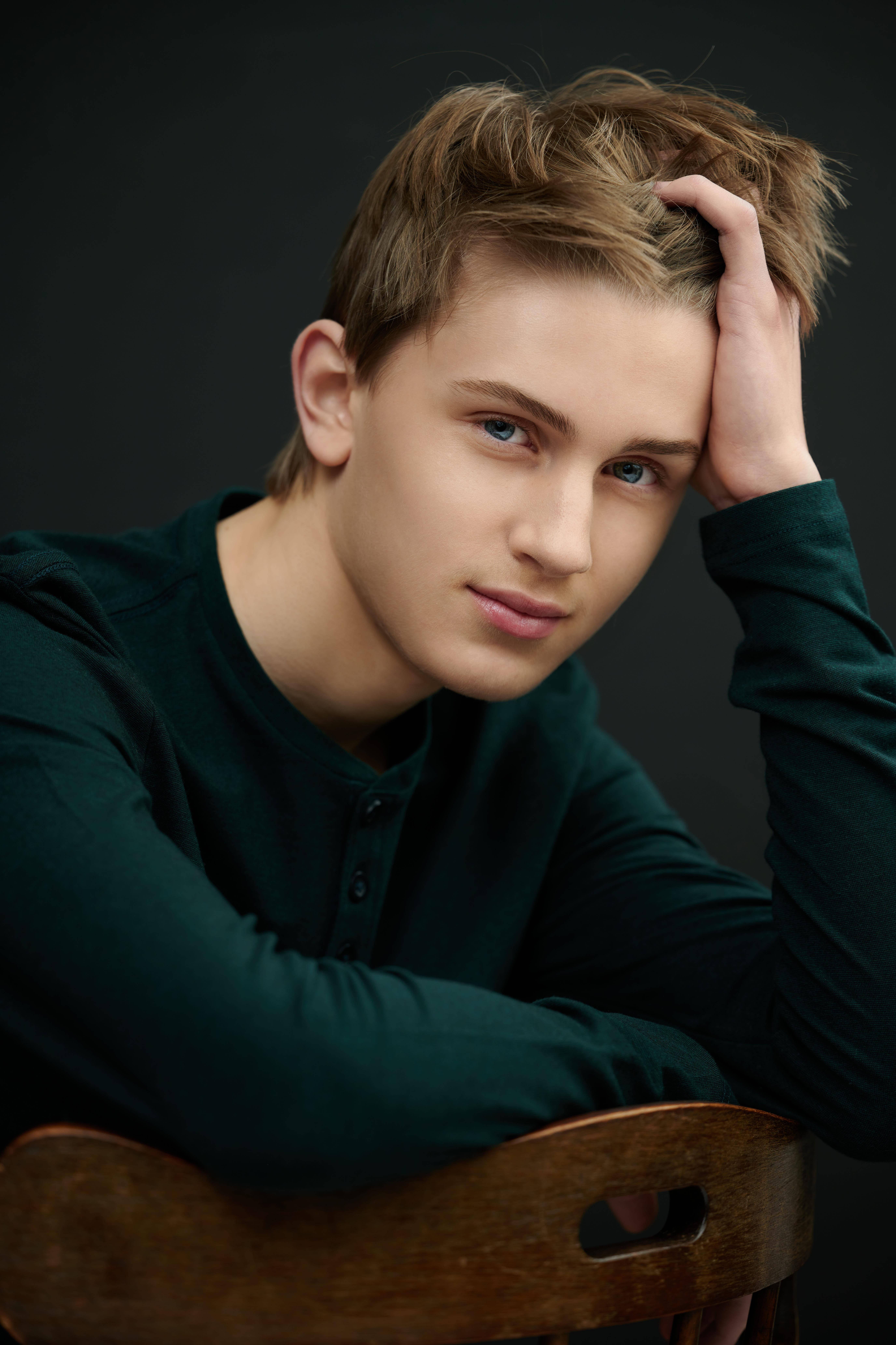 actor Carter Ryan large photo