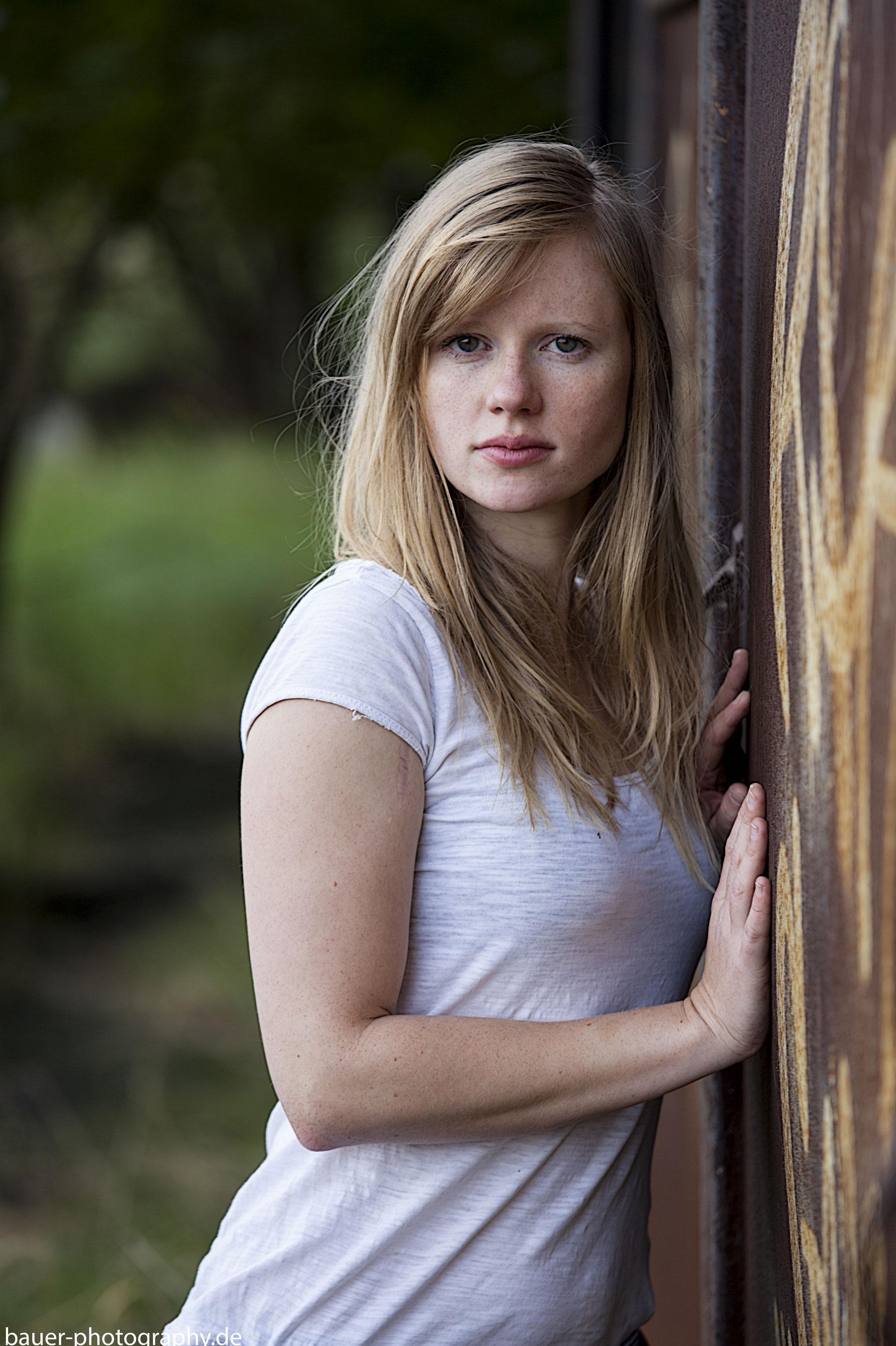 actor Franziska Breite large photo