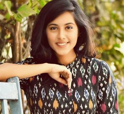 actor Sakhi Gokhale large photo