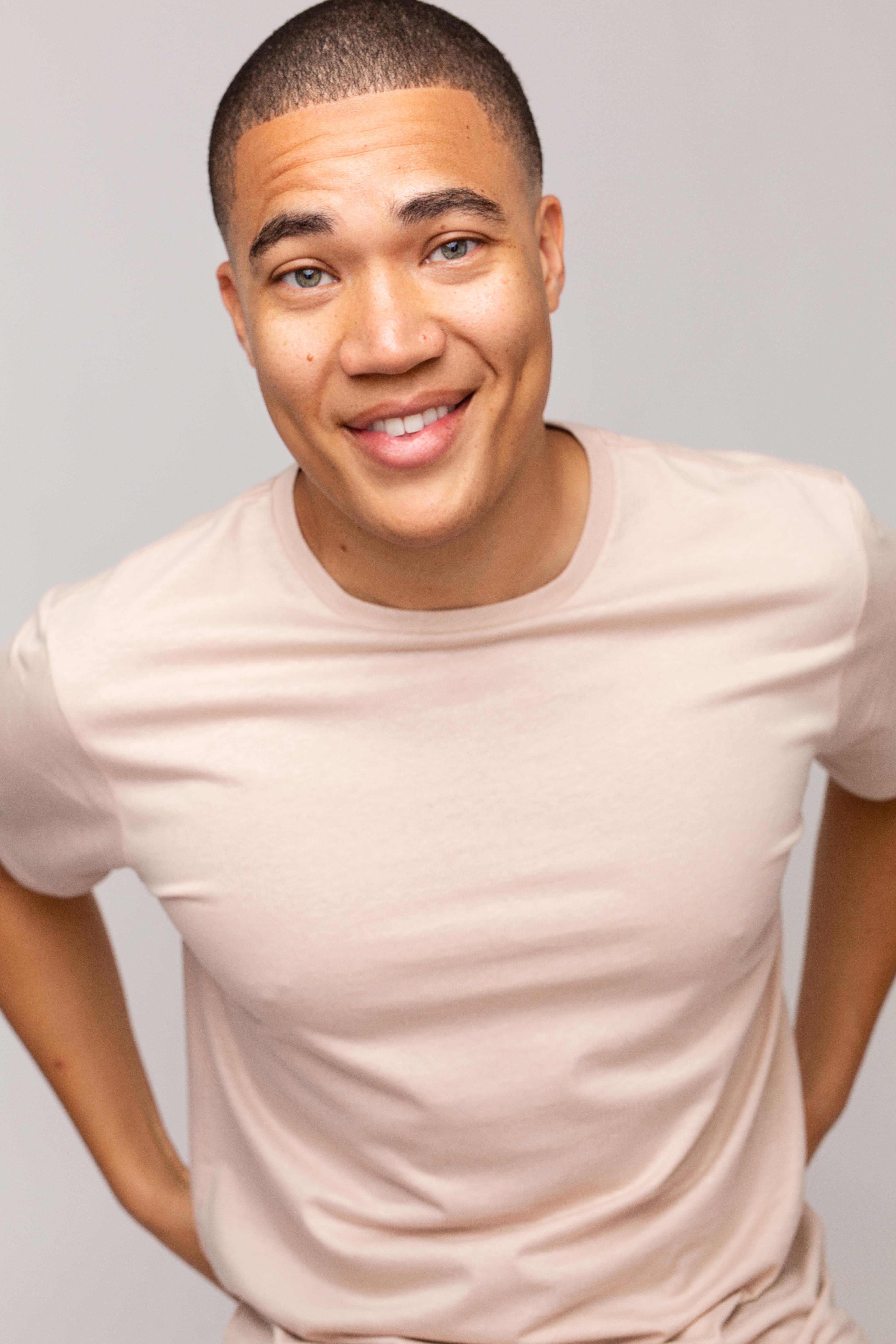 actor Russell Curry large photo