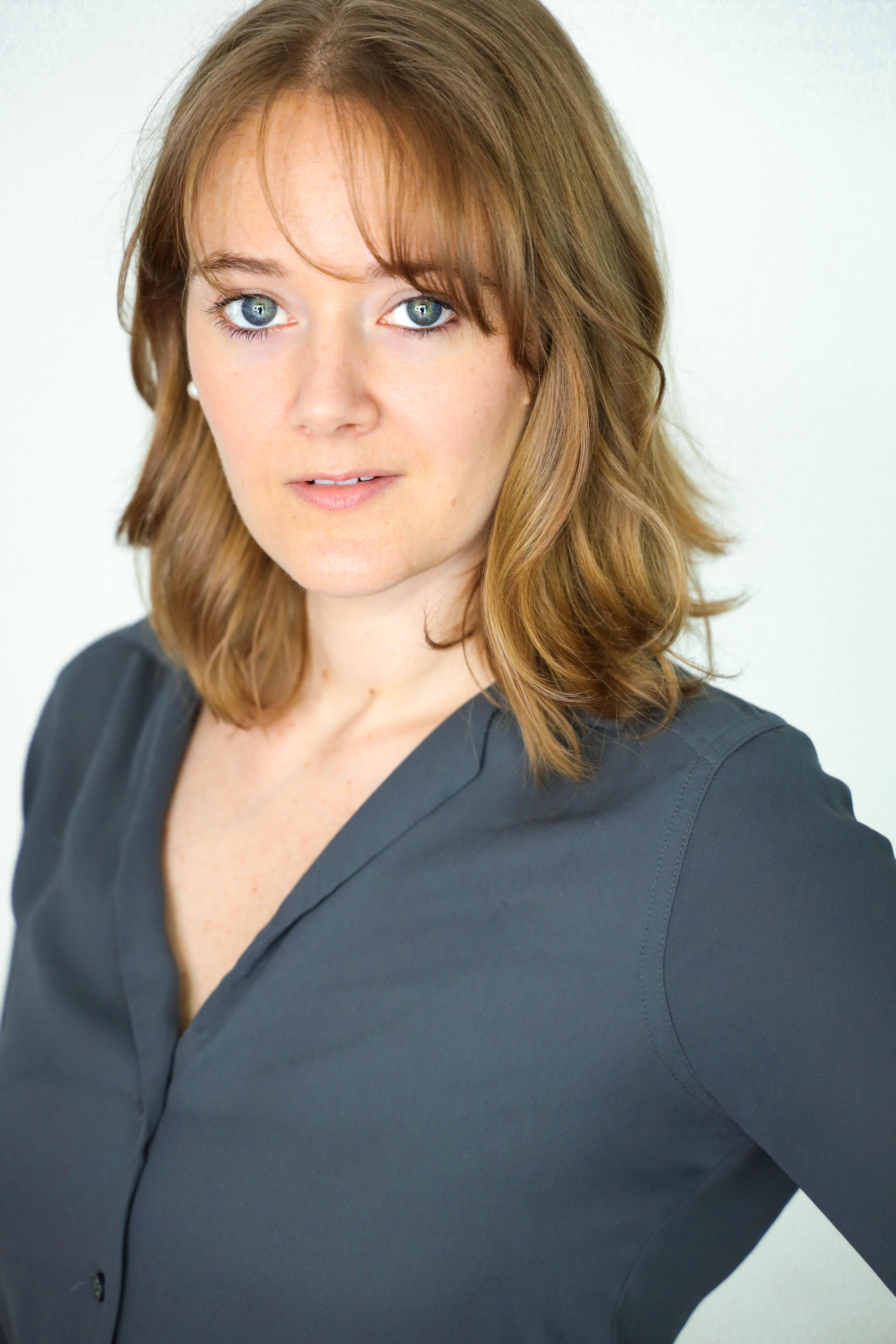 actor Amber Erwin large photo