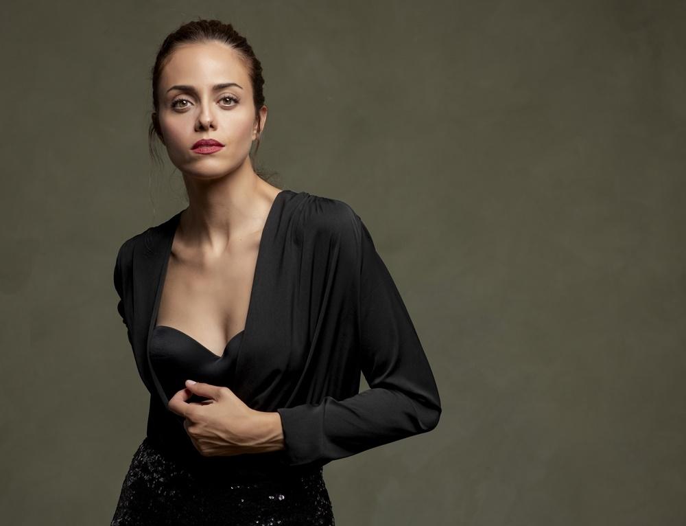 actor Deniz Barut large photo