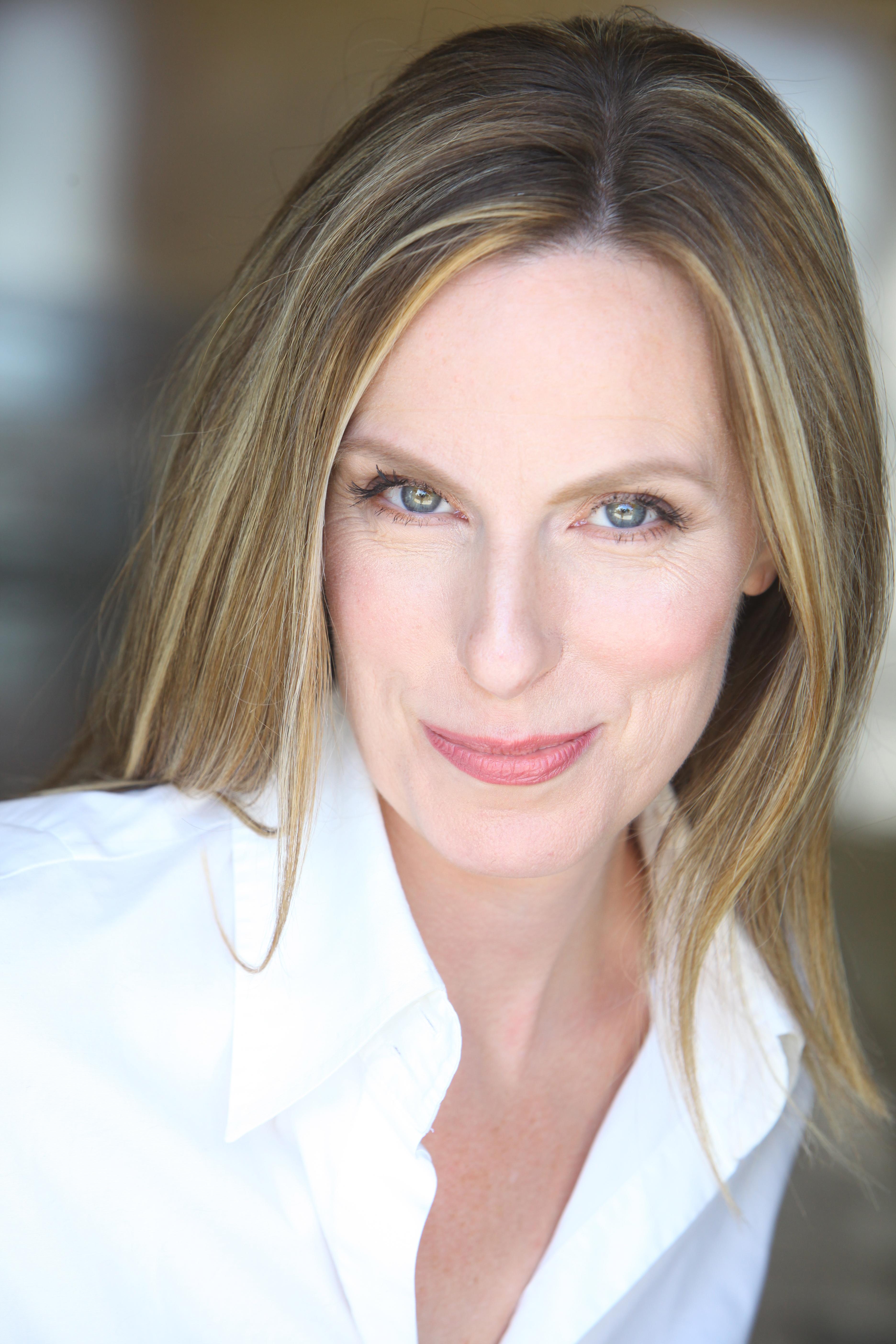 actor Michelle DeLynn large photo