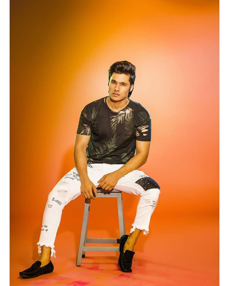 actor Suyog Gorhe large photo