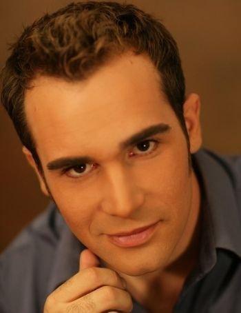 actor Robert James Raymond large photo