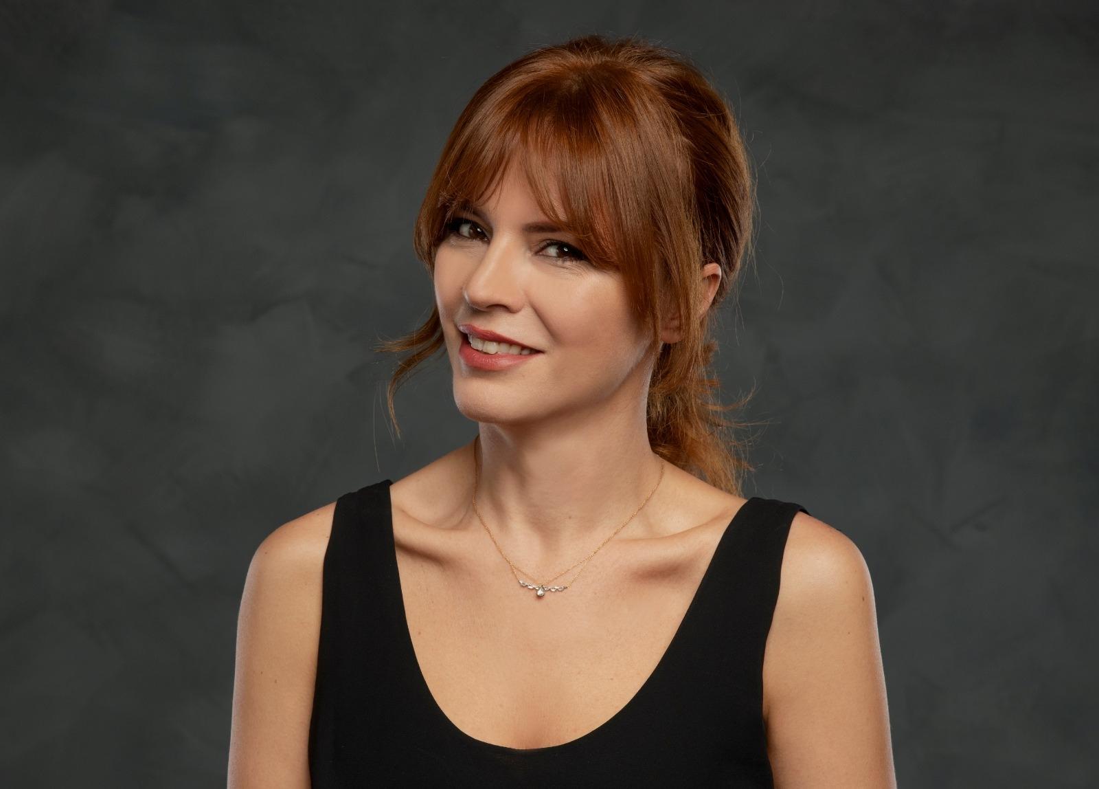 actor Didem Inselel large photo