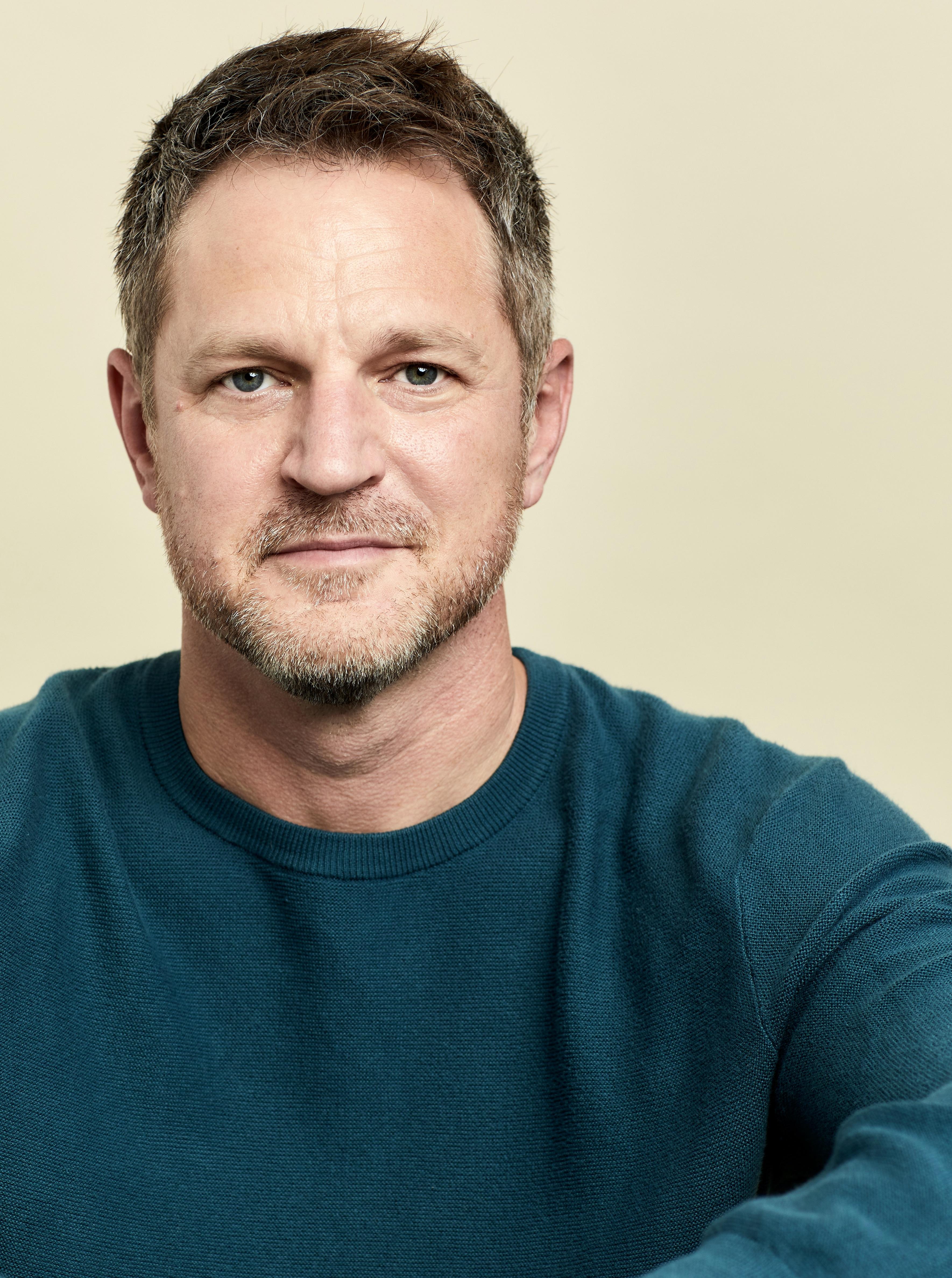 actor Scott Holroyd large photo