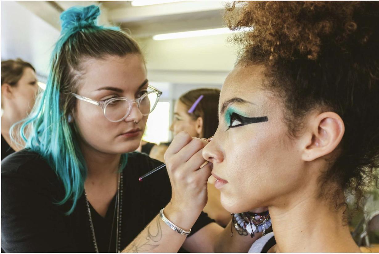 actor Hannah Carleton large photo