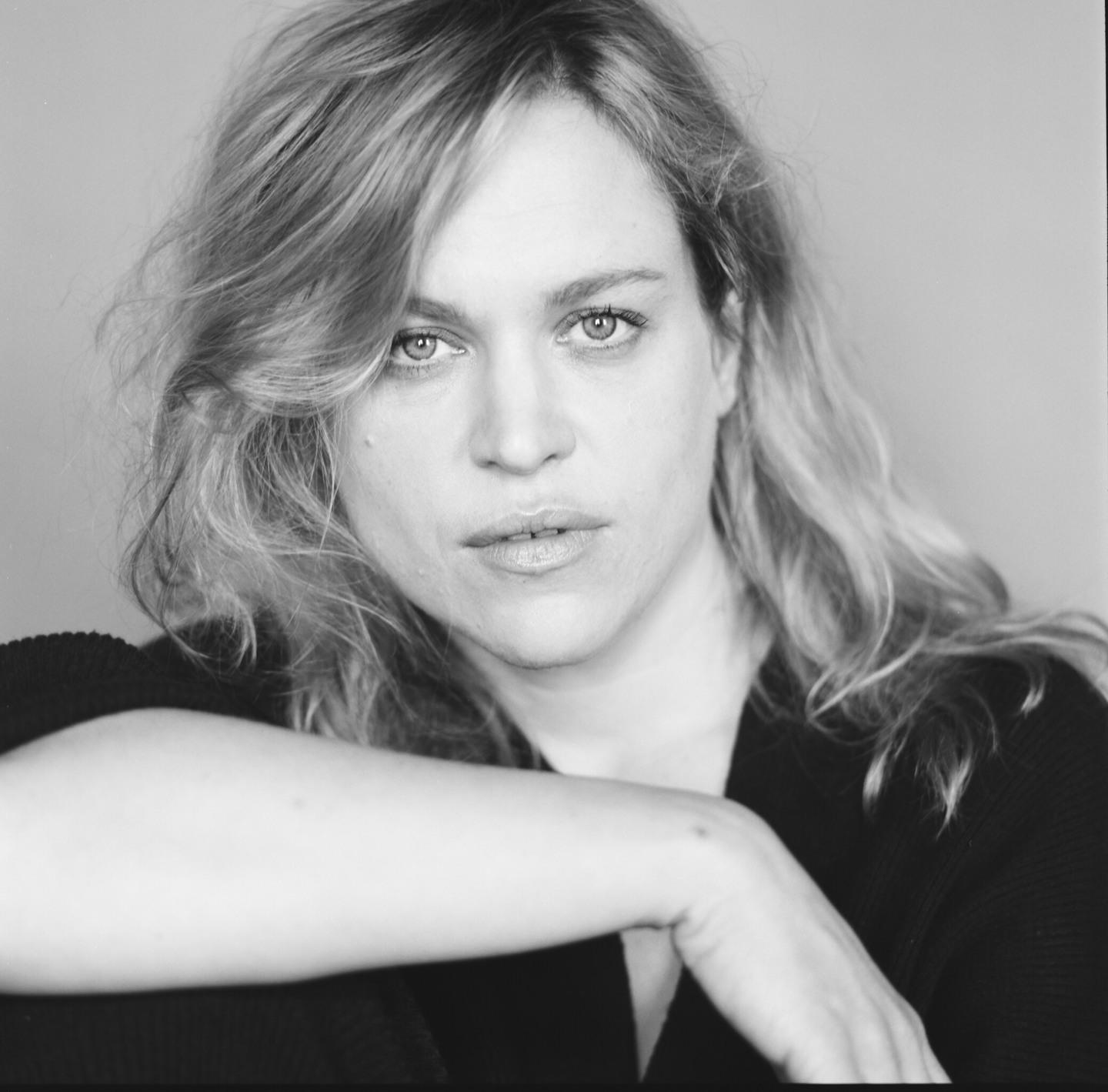 actor Anne Haug large photo