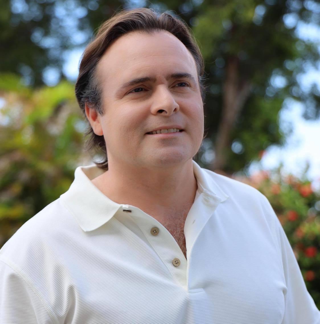 actor Edgar Cuevas large photo