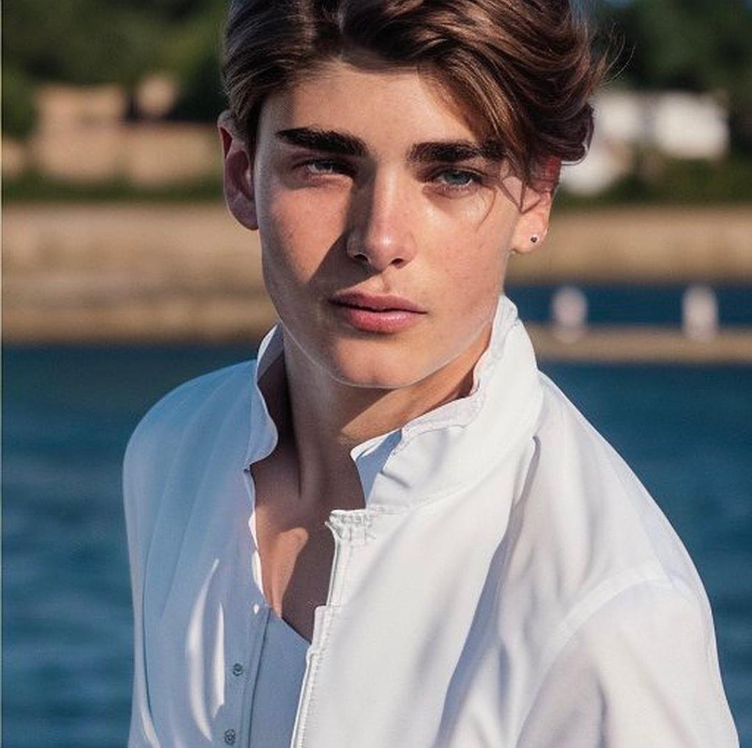 actor Andrea Arru large photo