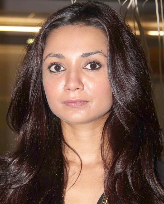 actor Ira Dubey large photo