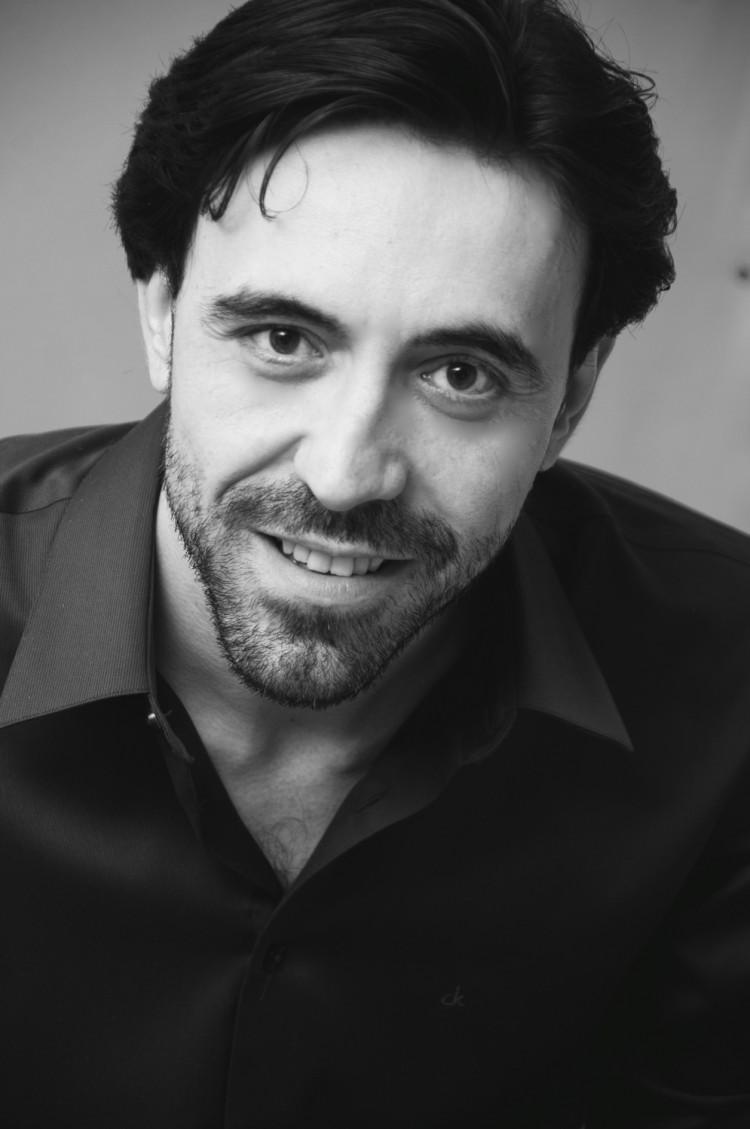 actor Israel Elejalde large photo