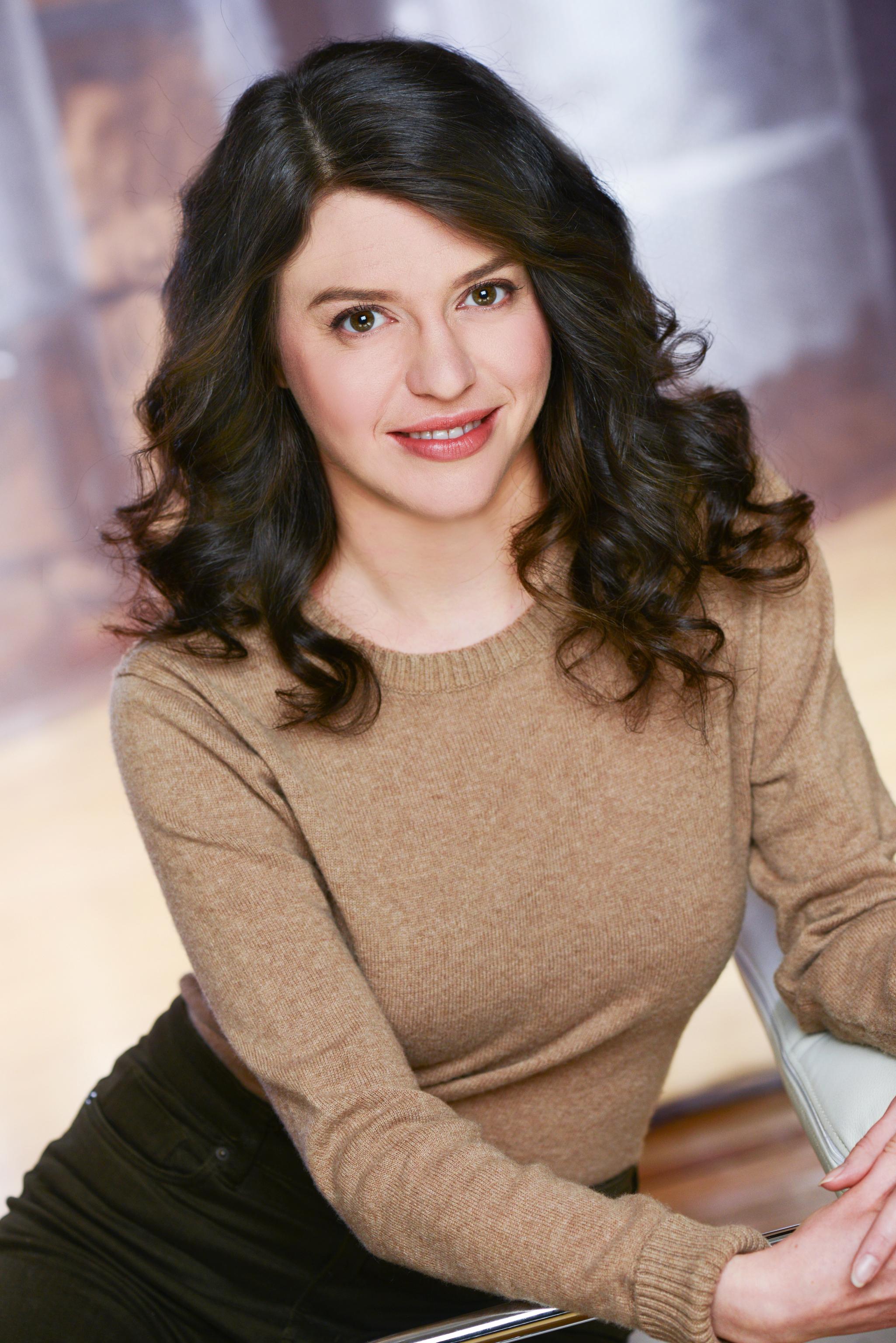 actor Lise Cormier large photo