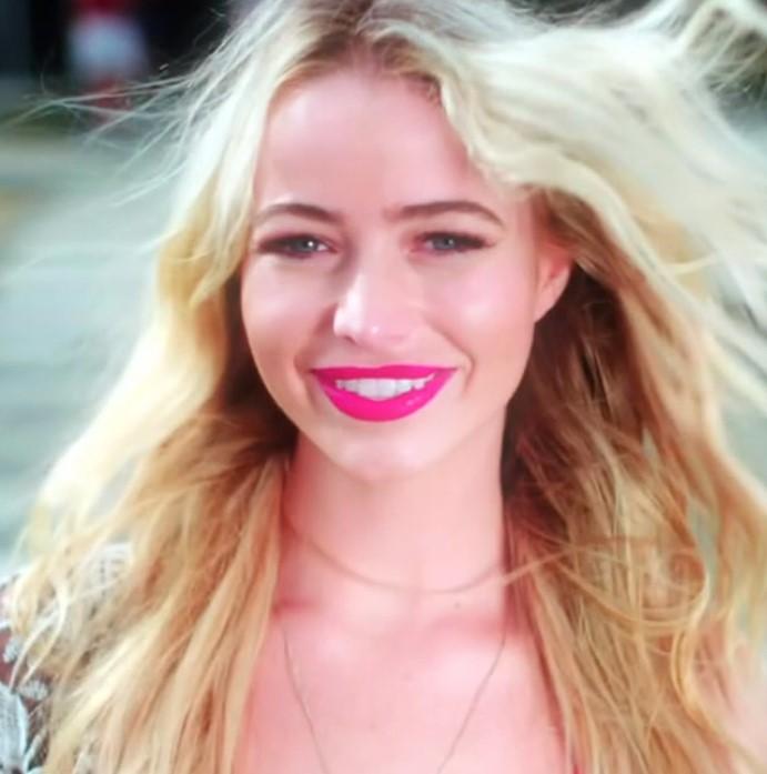 actor Elizabeth Weber large photo