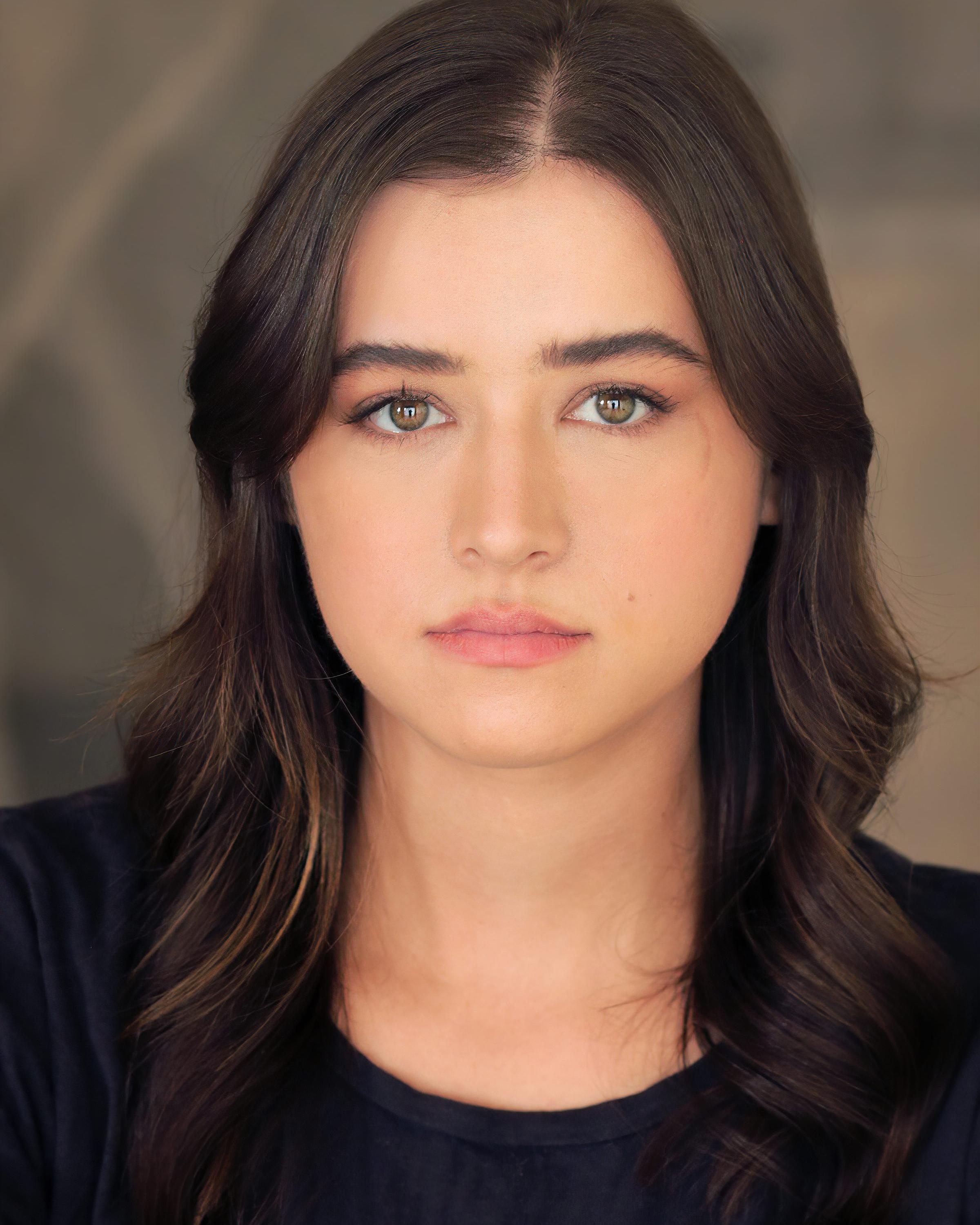 actor Lauren Hatfield large photo