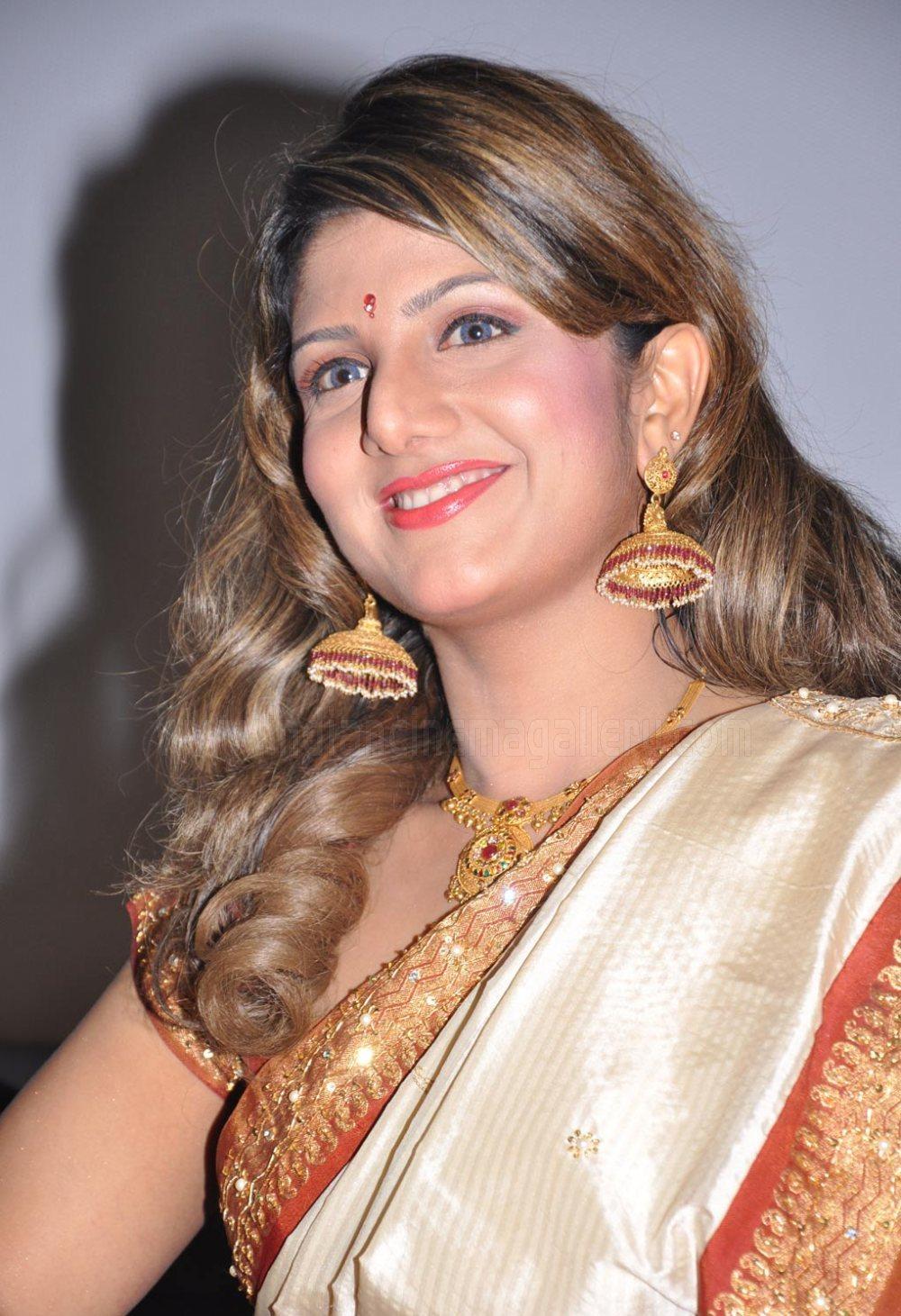 actor Rambha large photo