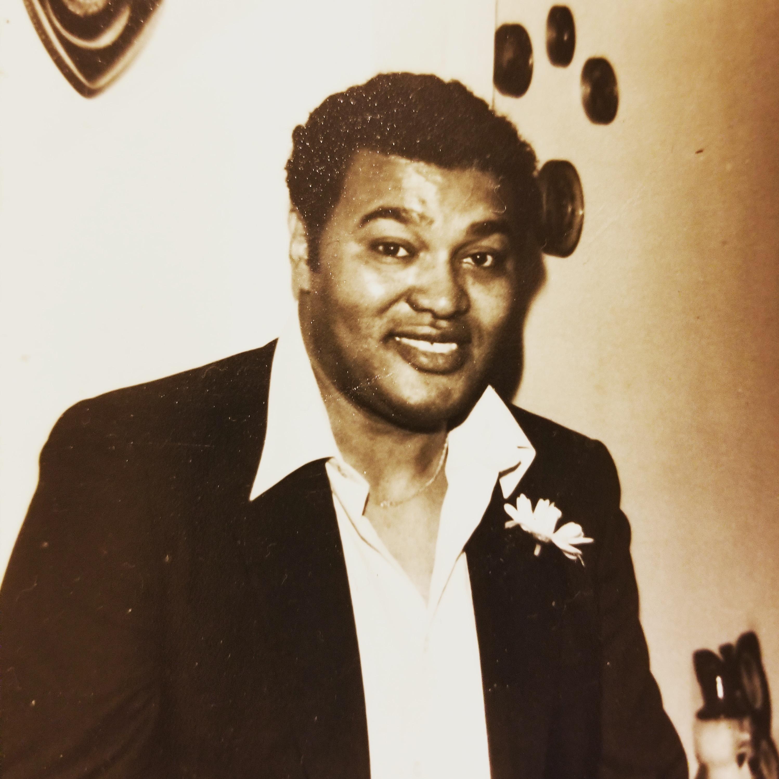 actor Gil Frazier large photo