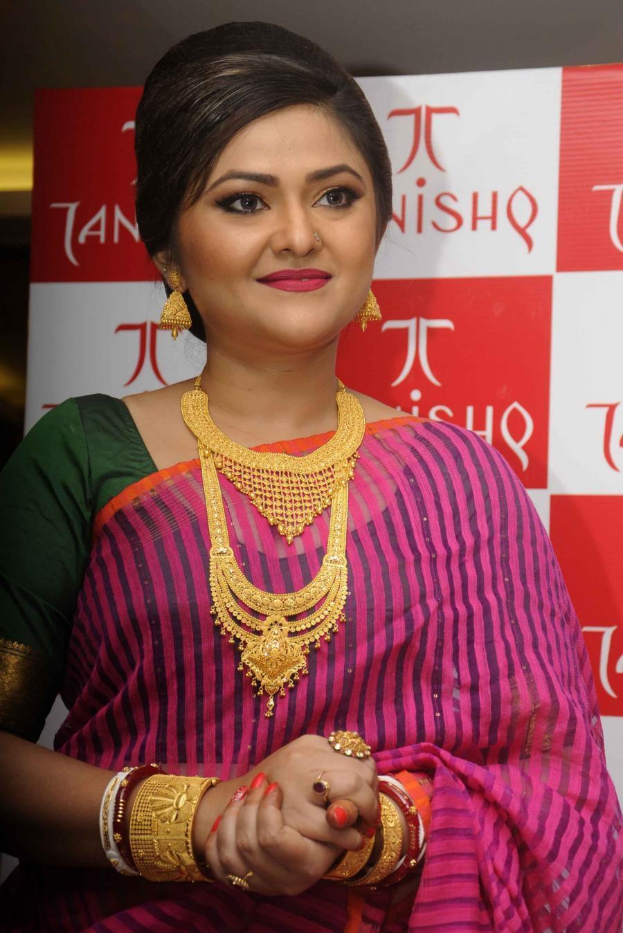 actor Koneenica Banerjee large photo