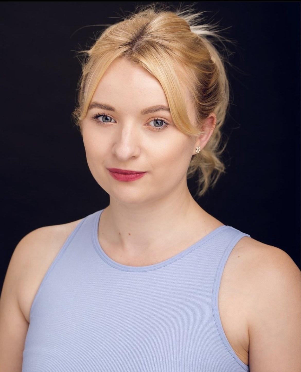 actor Kiera Bell large photo