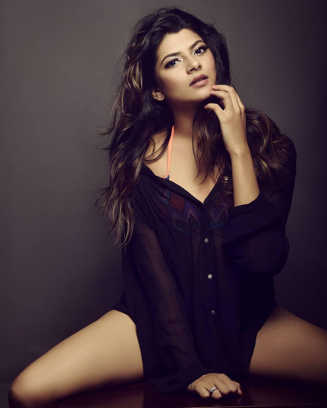 actor Namya Saxena large photo