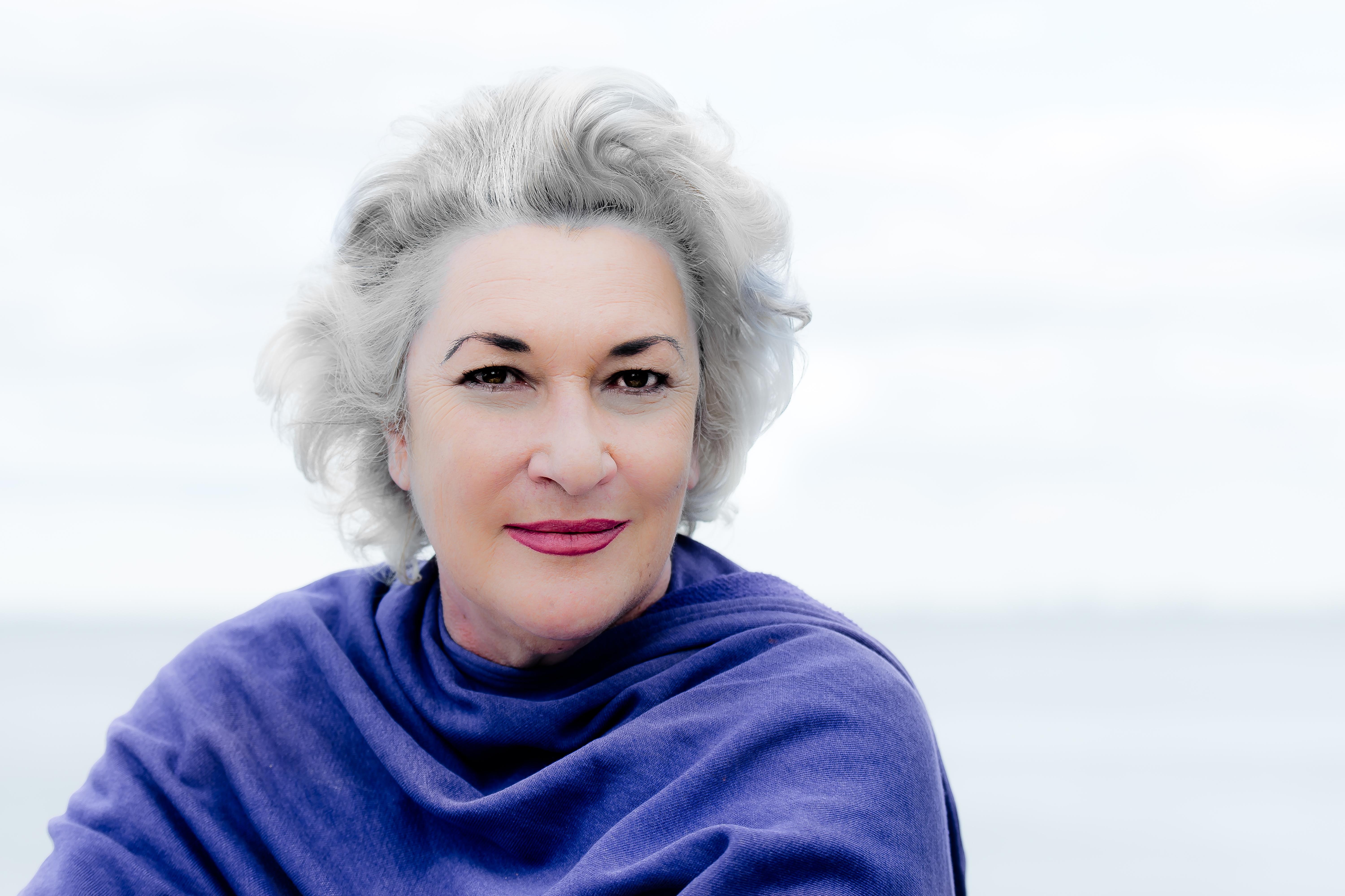 actor Barbara Lowing large photo