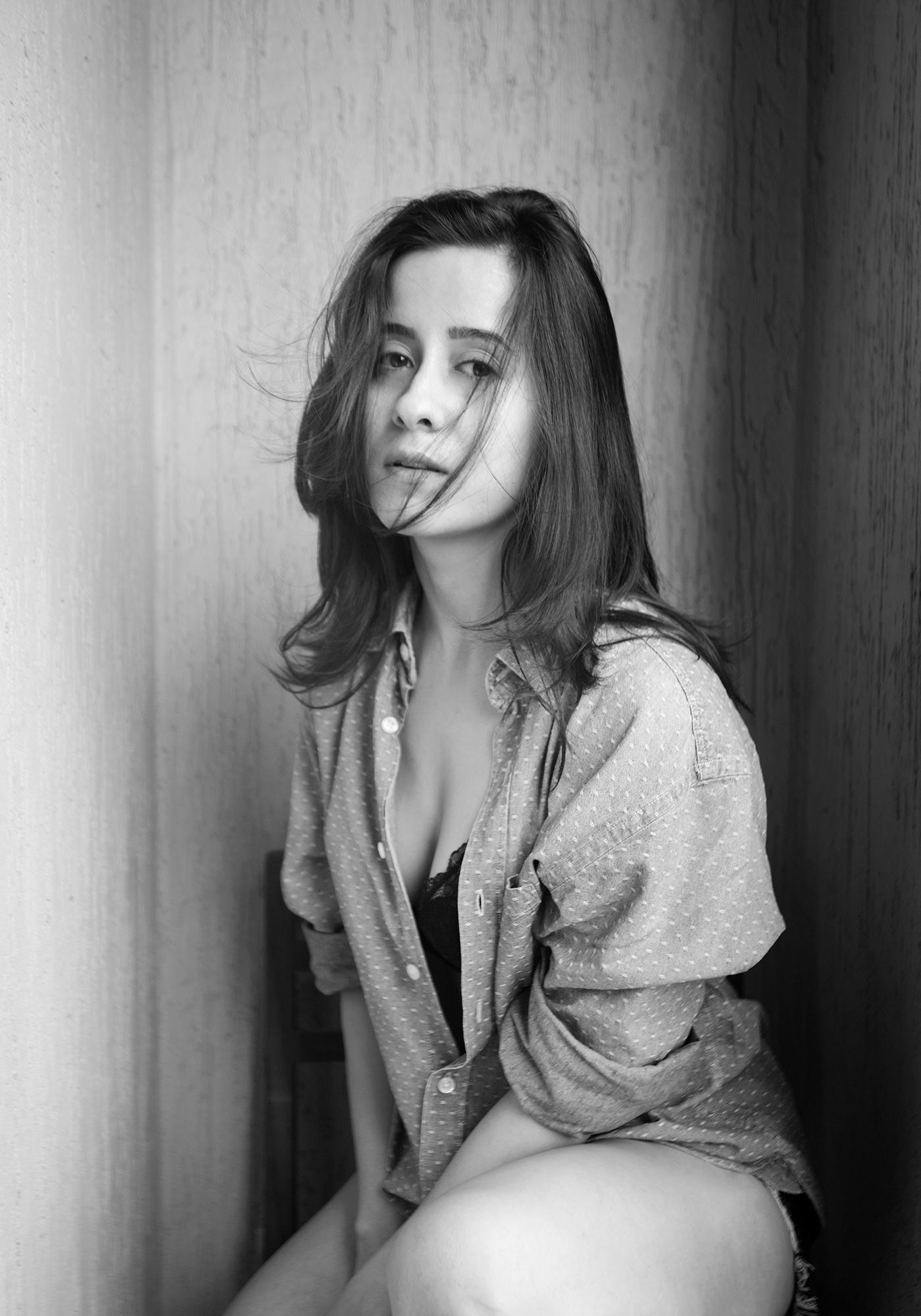 actor Sarah Hashmi large photo