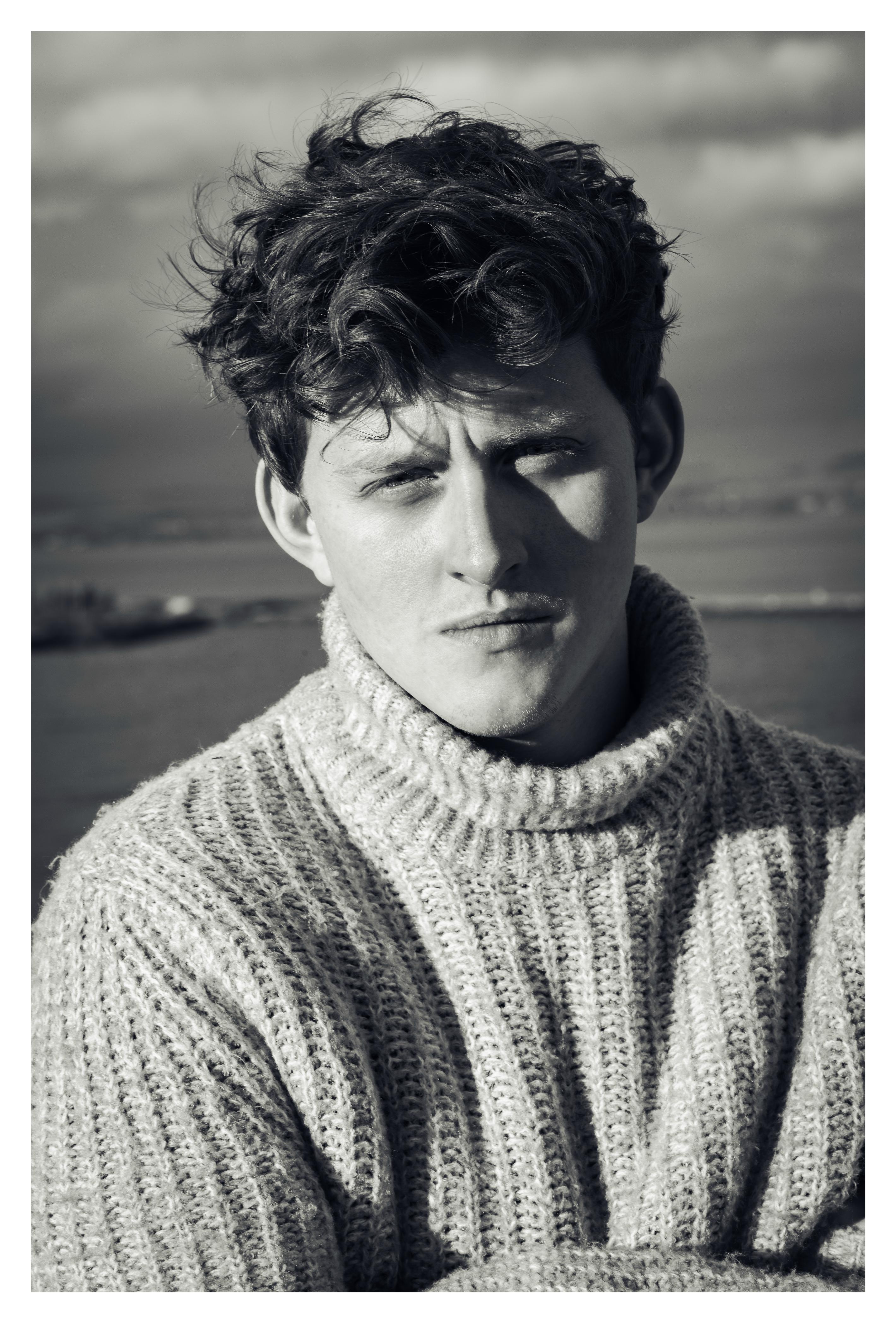 actor Lorn Macdonald large photo