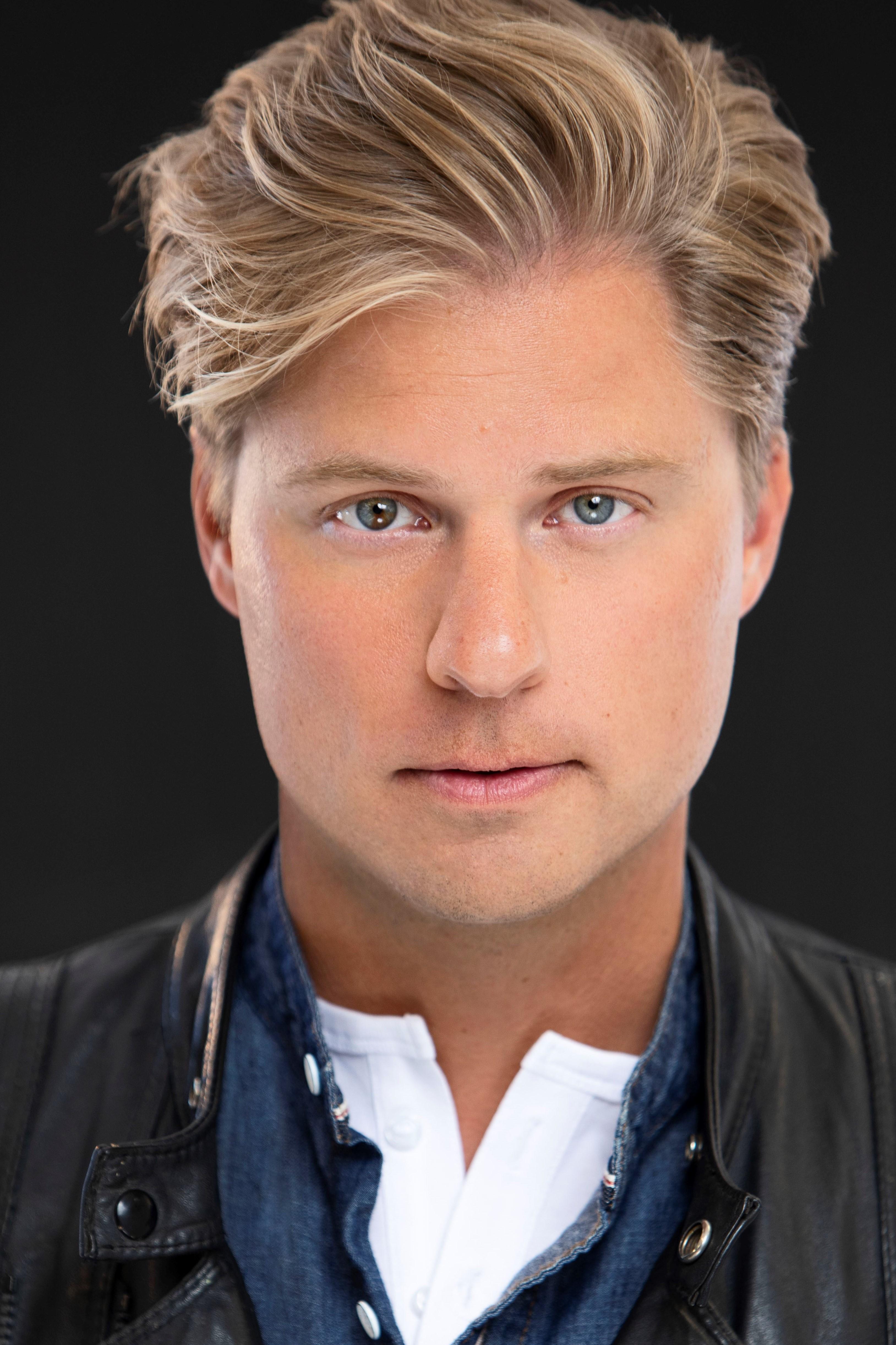 actor Luke Towle large photo