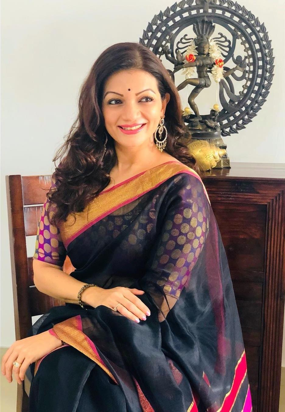 actor Prachee Shah large photo